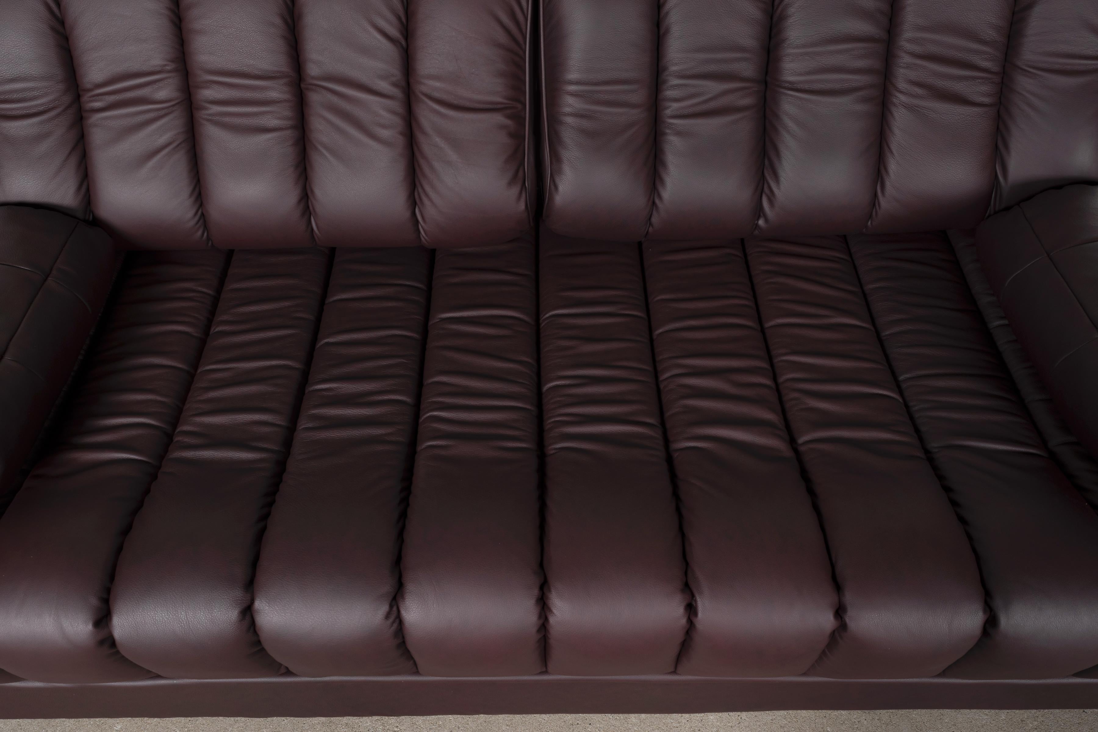 De Sede Sofa, Daybed and Loveseat DS85 in Aubergine Brown Leather, Switzerland 2