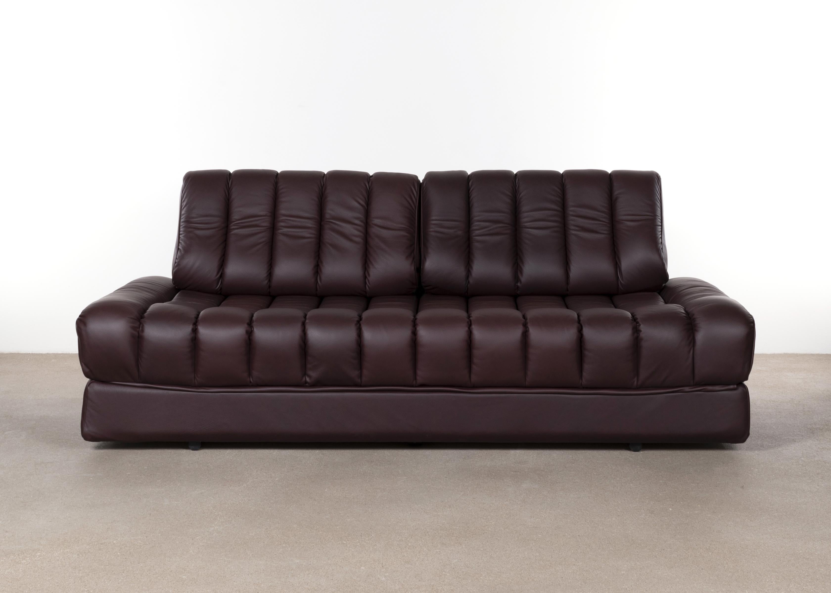 De Sede Sofa, Daybed und Loveseat DS85 in Aubergine Brown Leder, Schweiz (Schweizerisch)