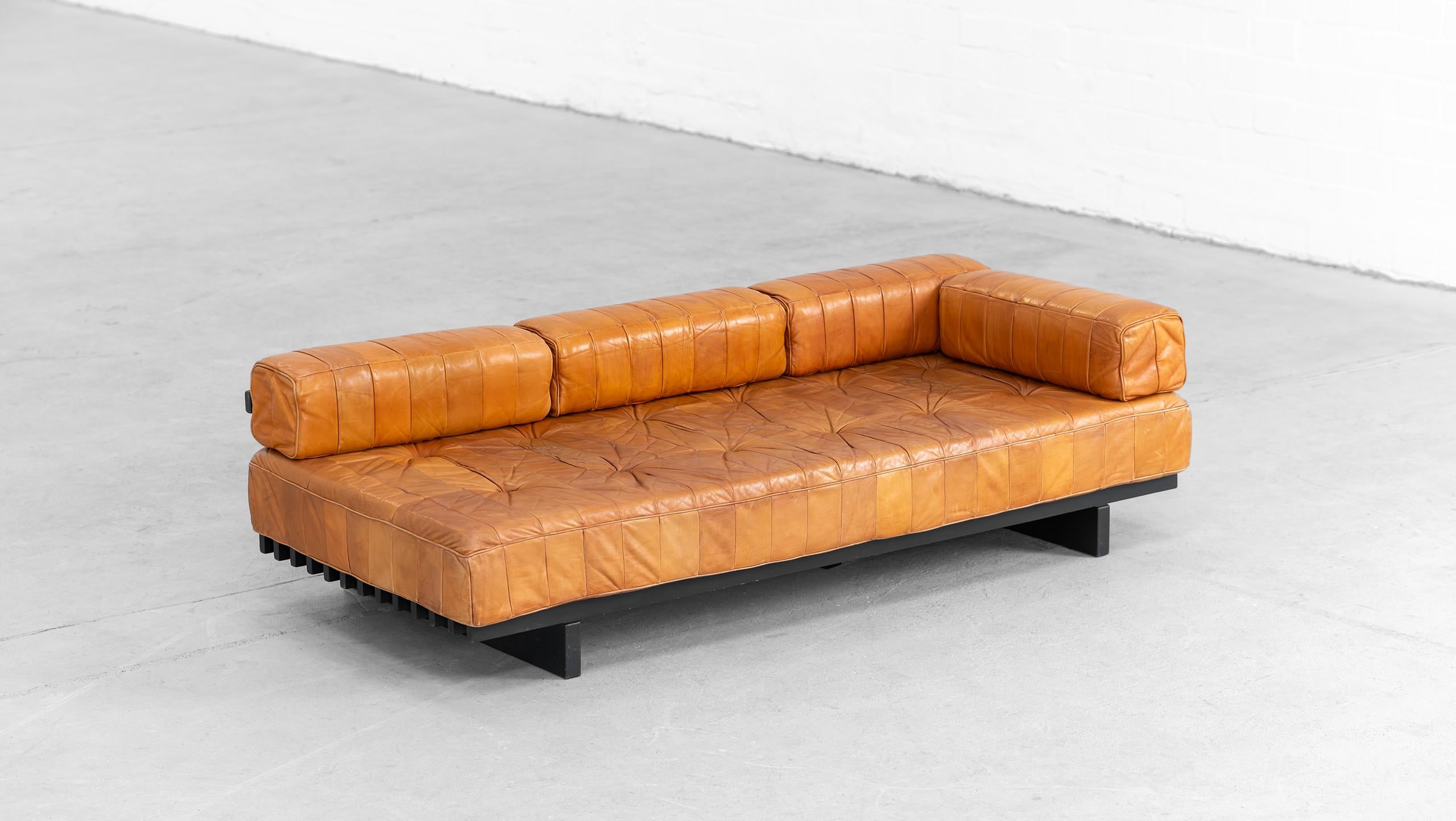 Suisse Canapé De Sede DS 80 Cognac Patchwork Cuir 1969 Design moderne du milieu du siècle en vente