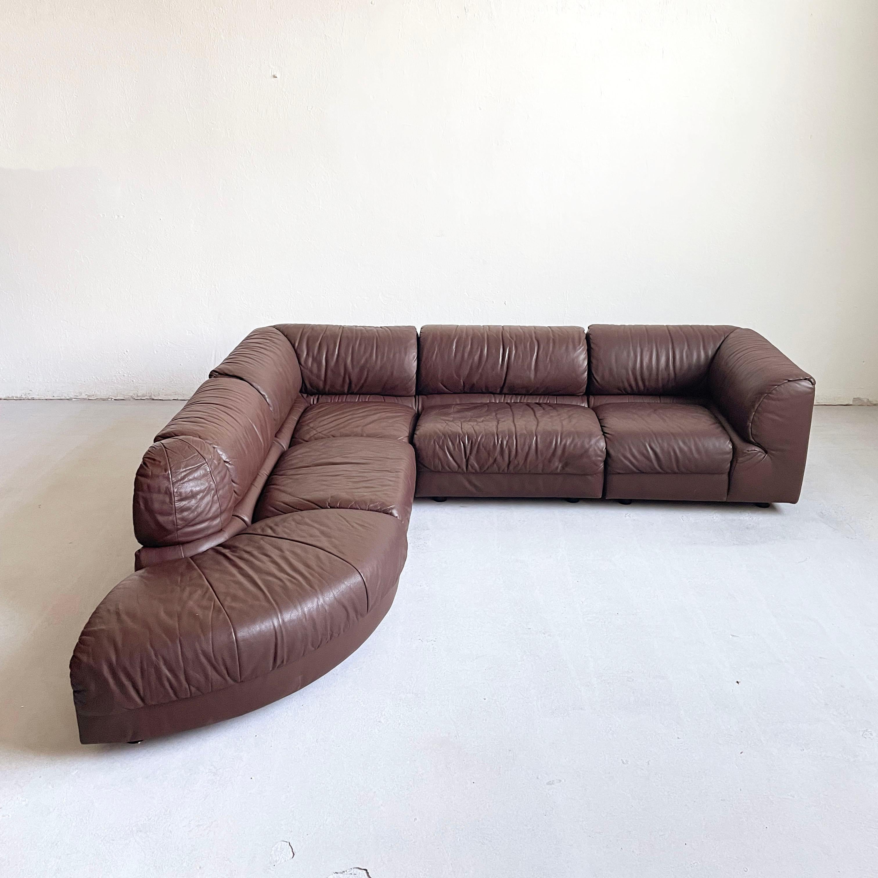 1970s sectional sofa in dark brown leather manufactured by Laauser (the producers label is missing) consisting of 5 modular sections

The sofa is upholstered in a very nice thick supple leather

This sofa is in very good original condition. It