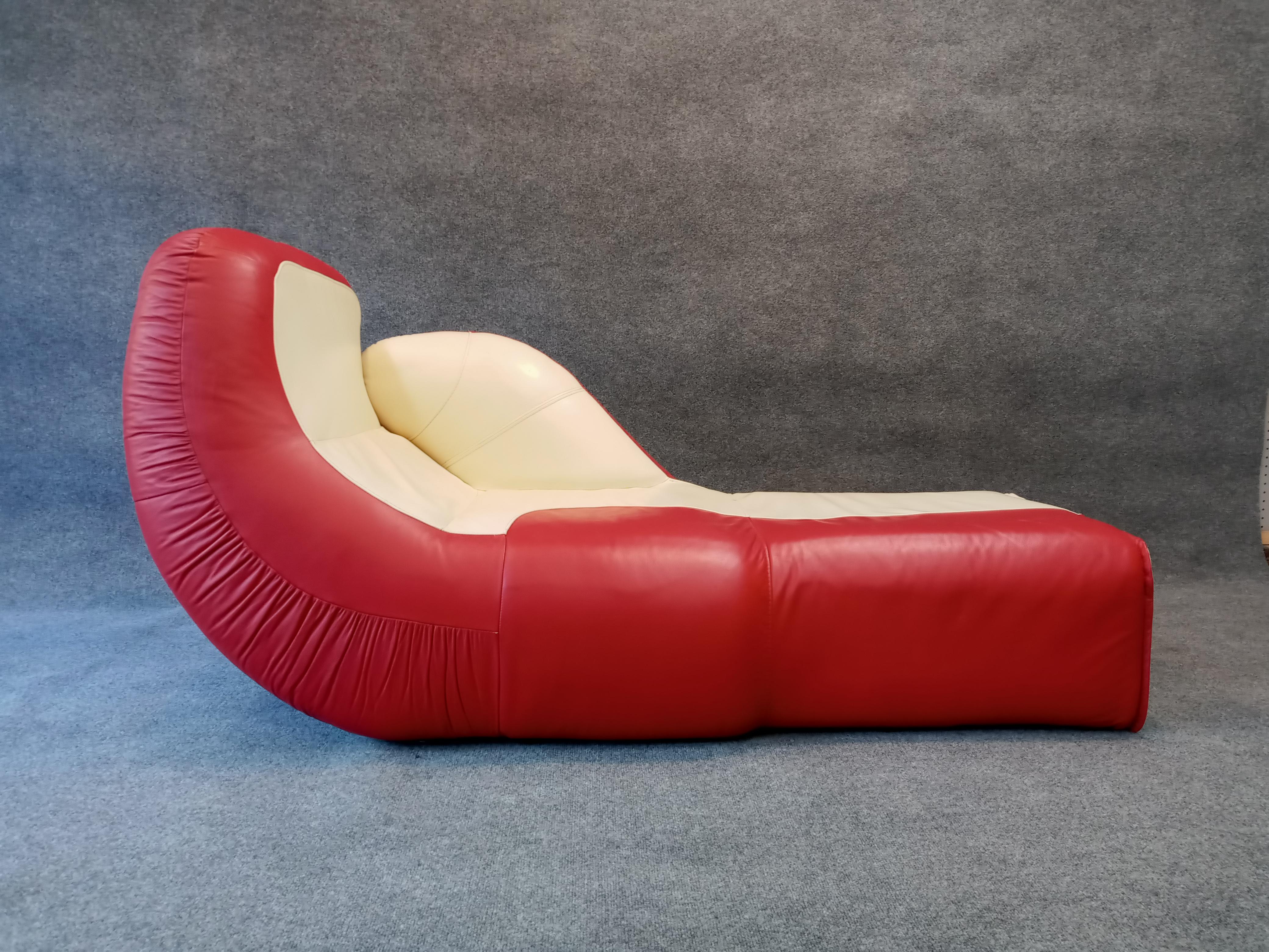 In bright red and off-white leather, this chaise lounge is in very good vintage and original condition. A sturdy and well-made piece, it is both comfortable and packs a visual punch.
