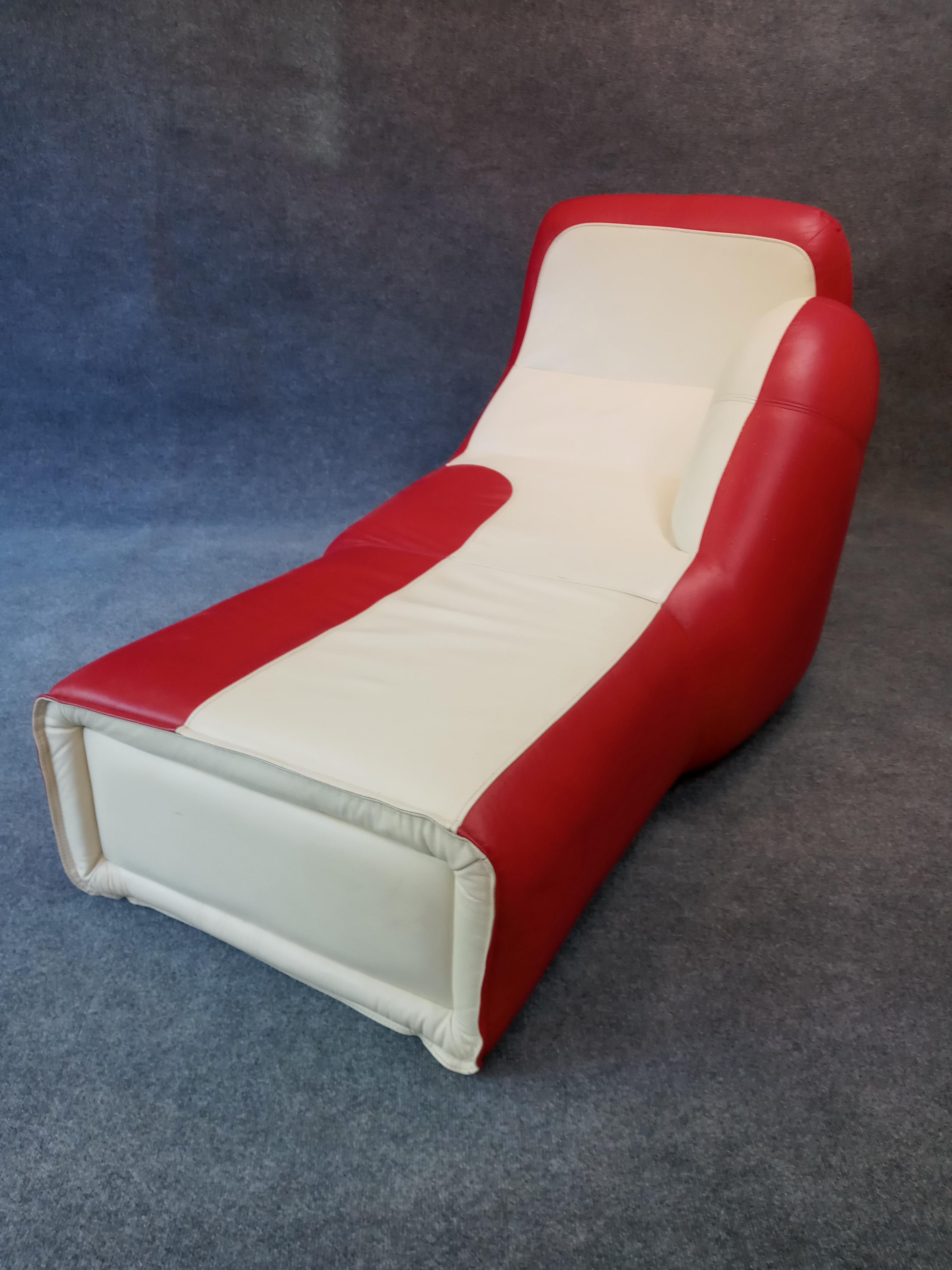 Late 20th Century De Sede Style Boxing Glove Chaise Lounge Chair