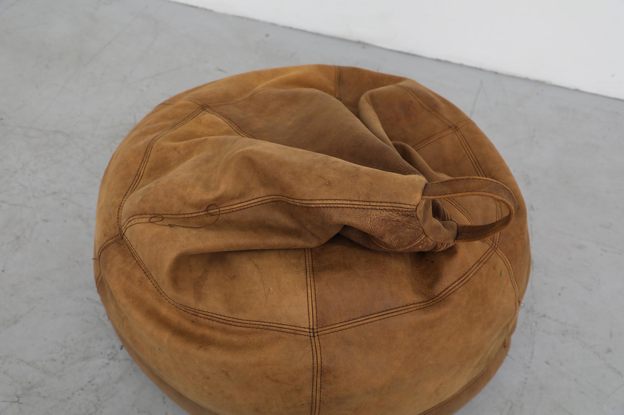 De Sede Style Leder Patchwork Sitzsack oder Pouf im Zustand „Gut“ in Los Angeles, CA