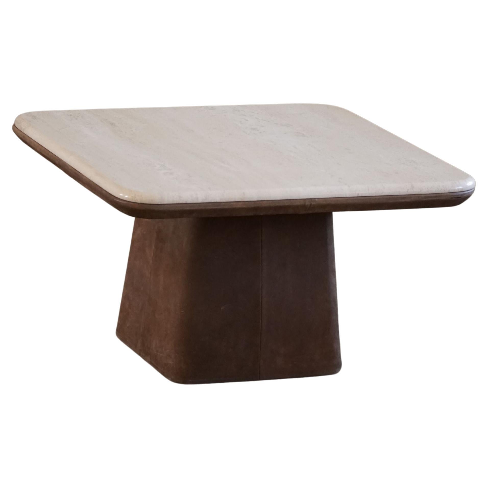 De Sede, Suisse, table basse en marbre et cuir, milieu du siècle, 1970