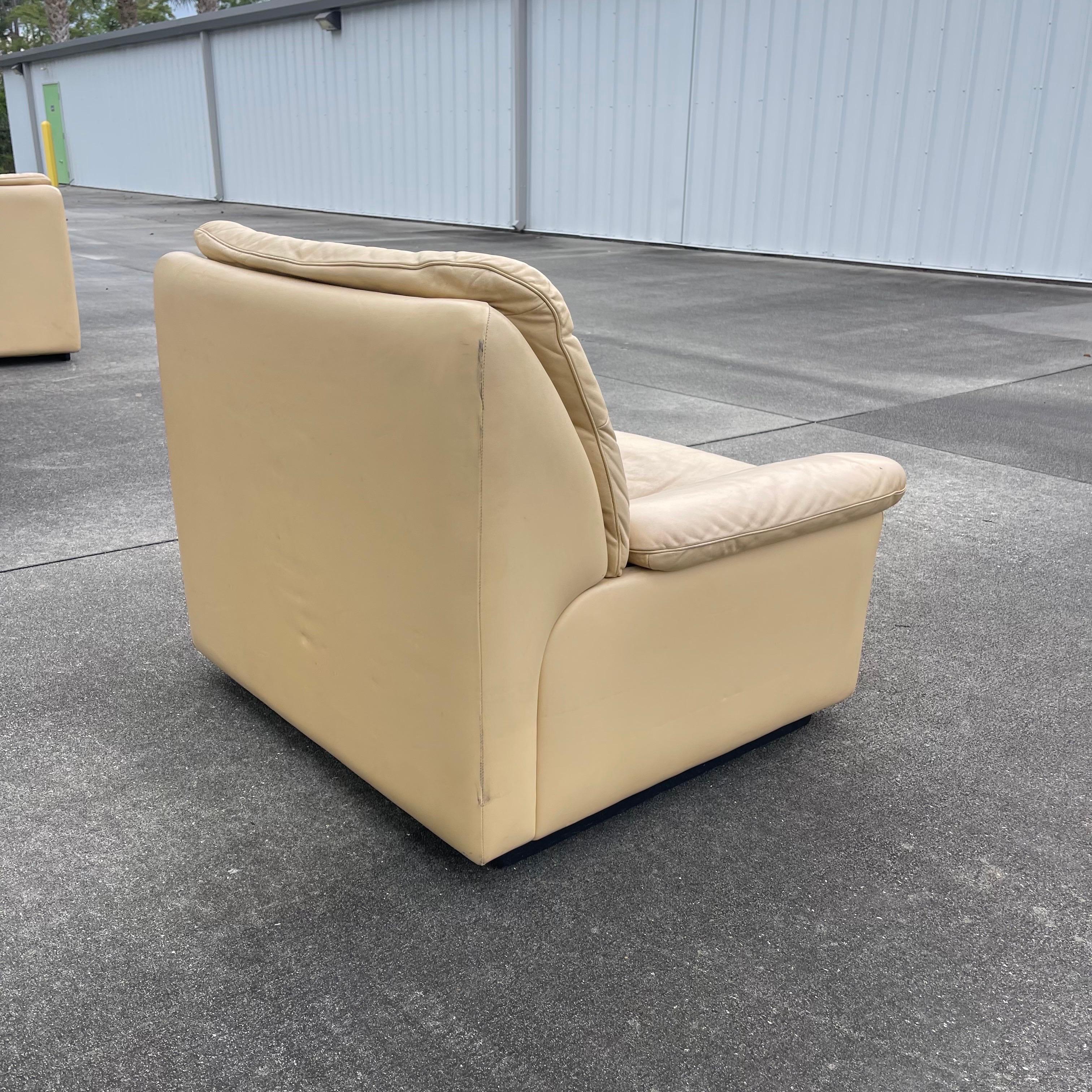 De Sede Switzerland for Stendig DS 63 Leather Lounge Armchair Club Chair In Fair Condition For Sale In Jensen Beach, FL