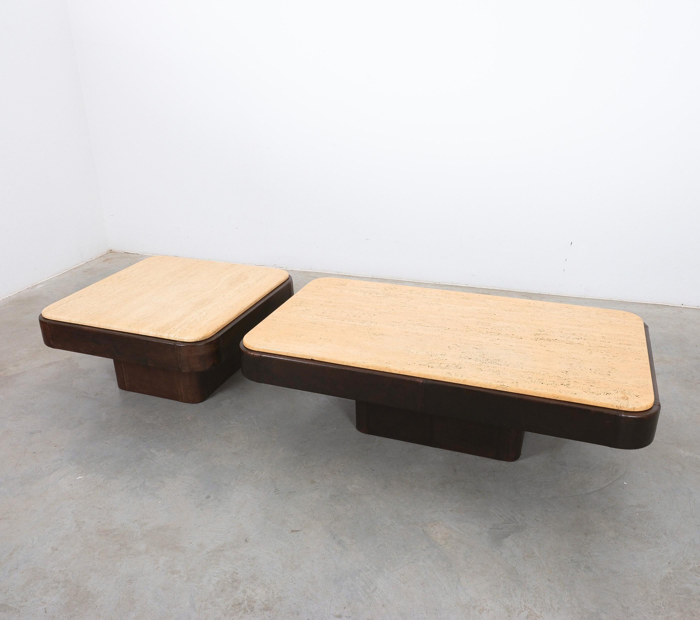 De Sede Table DS 47 Table carrée cuir pierre travertin, Circa 1970 en vente 4
