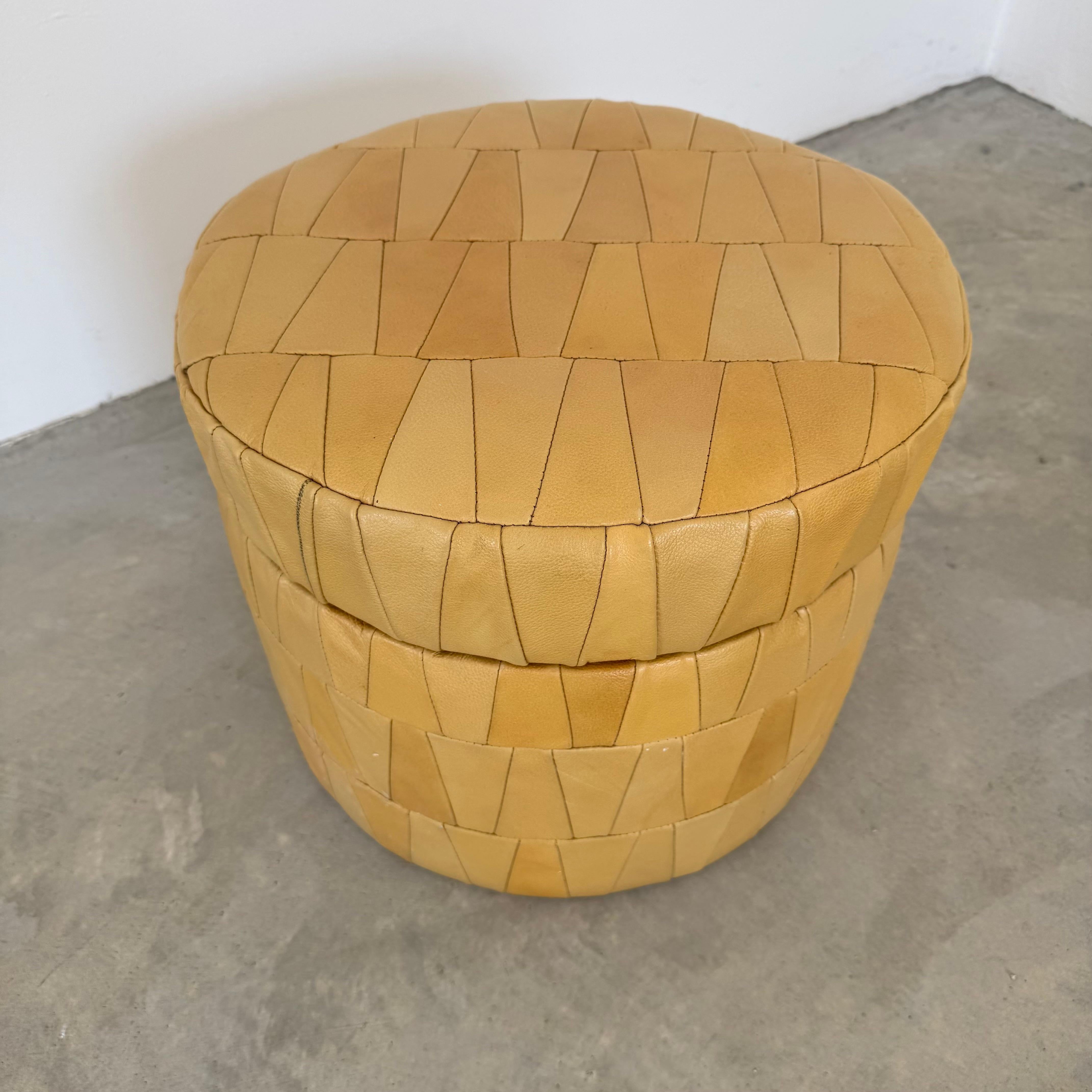 Otomana de cuero curtido De Sede, años 70 Suiza en Bueno estado para la venta en Los Angeles, CA