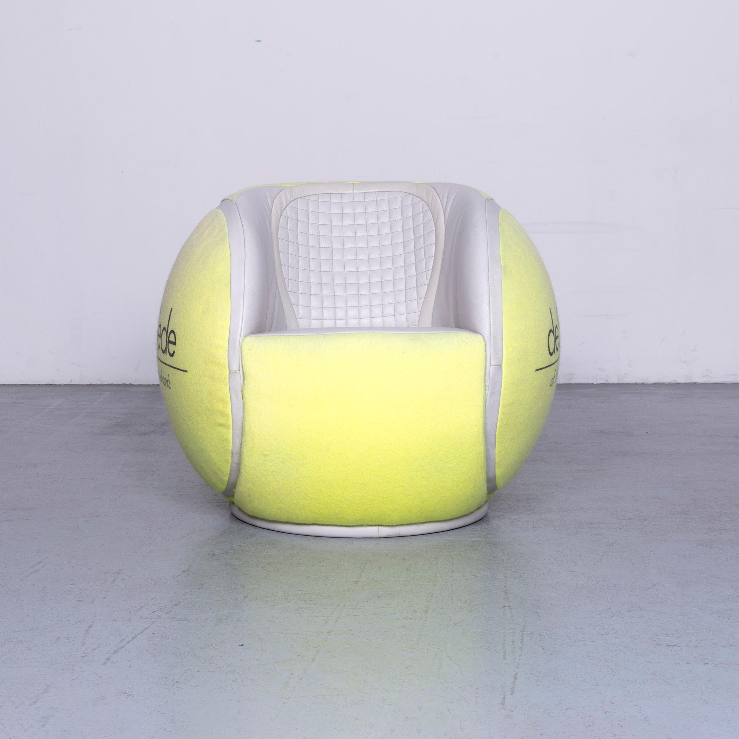 We bring to you a De Sede tennis ball designer leather armchair yellow real leather fabric chair.

Product measurements in centimeters:

Depth 86
Width 86
Height 75
Seat-height 45
Rest-height 73
Seat-depth 52
Seat-width
