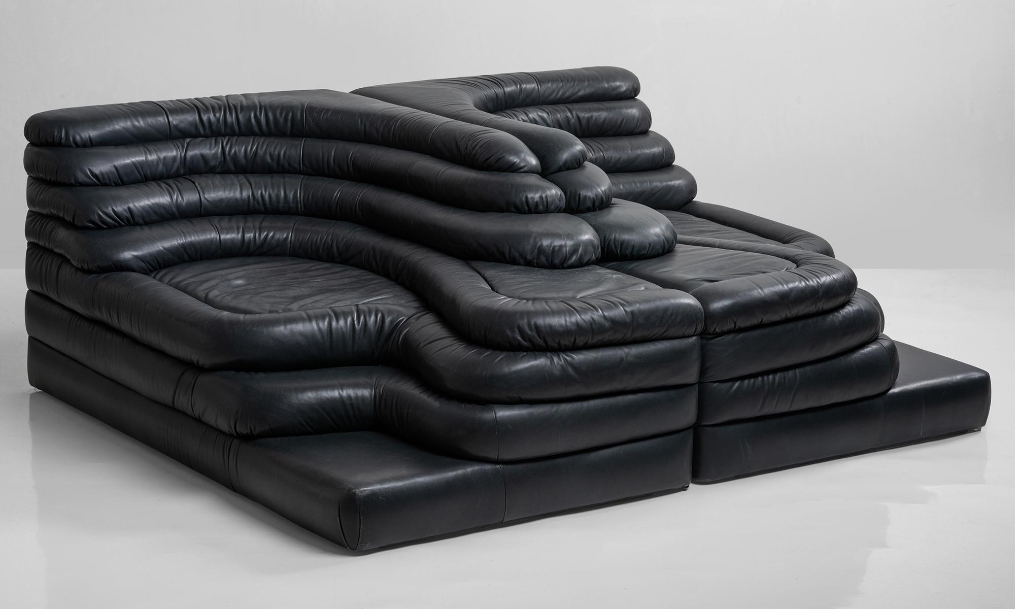 De Sede Terrazza leather sofas, Switzerland, circa 1970.

Wonderful leather waterfall shaped sofa in black leather by the Swiss manufacturer De Sede.
