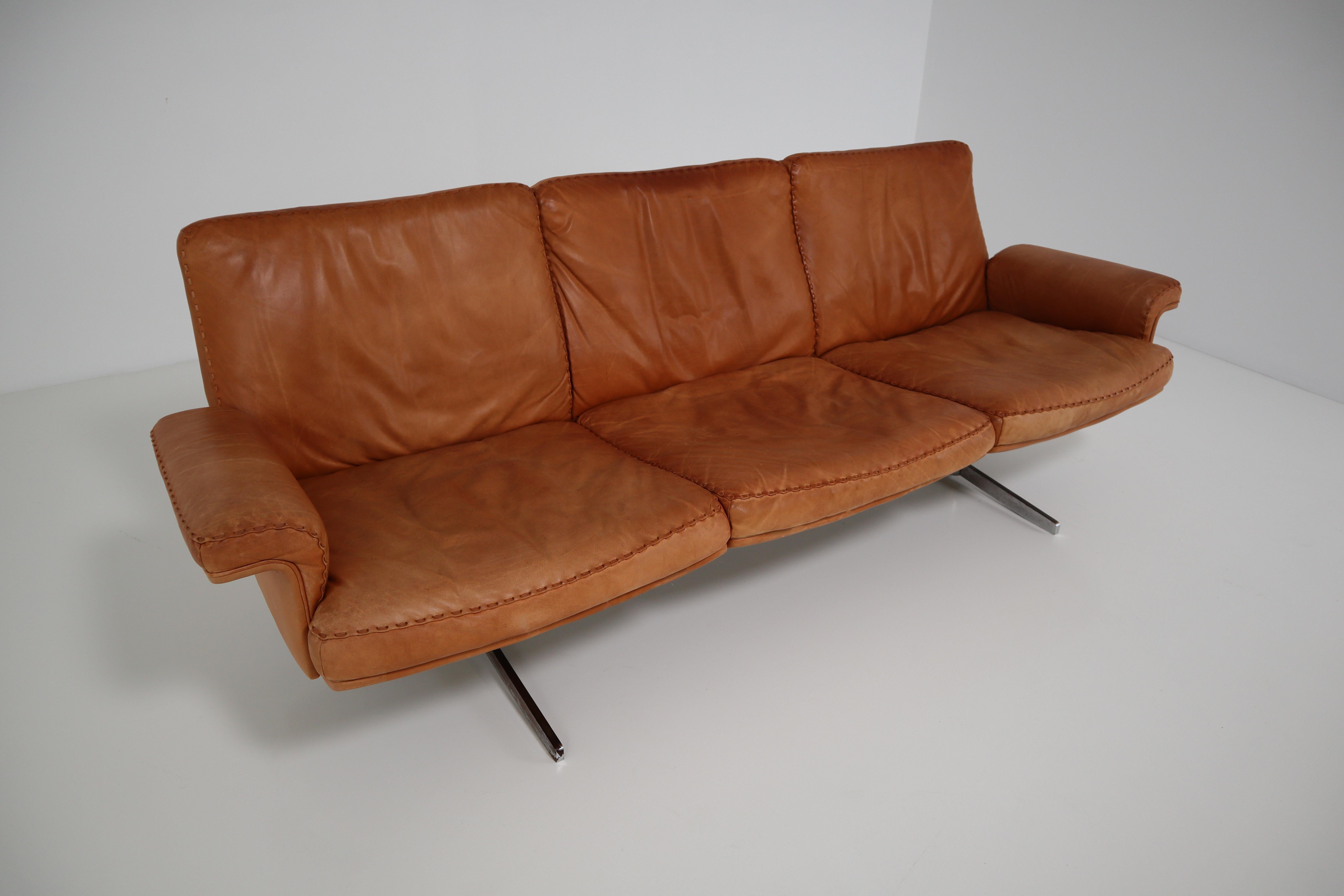 Mid-Century Modern De Sede Three-Seat Sofa in Soft Ailine Cognac Leather, Model DS 35