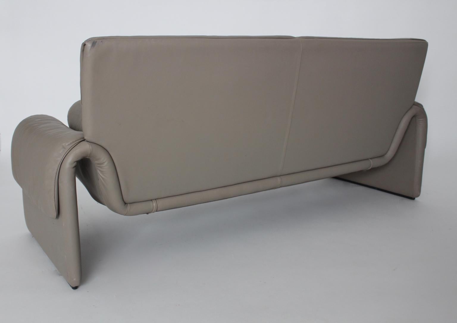 Modernist Vintage Grey Leather Bench Loveseat De Sede 1980s Switzerland For Sale 1