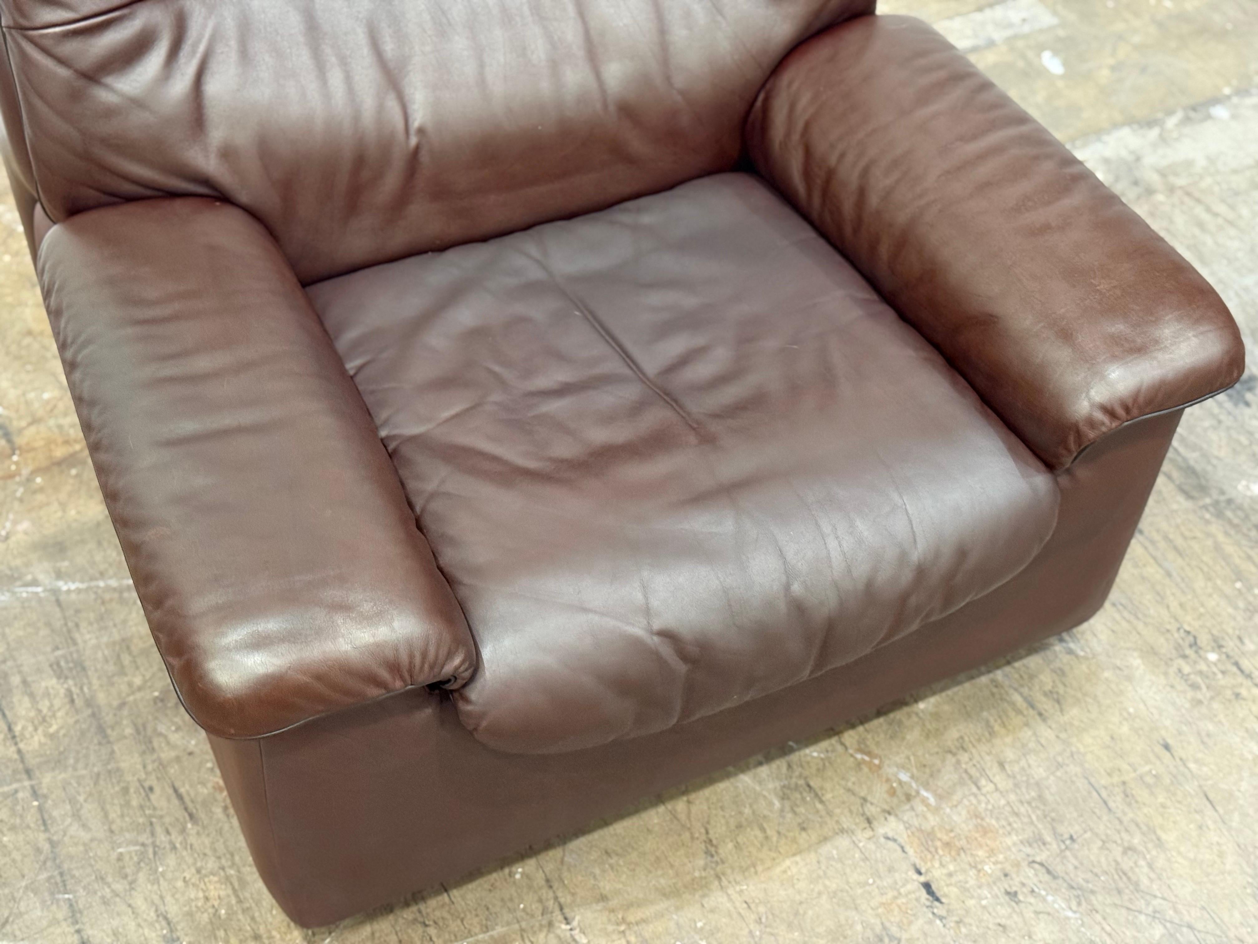 De Sede Vintage Leather Lounge Chair - Ds63 - Chocolate Brown Patinated Leather In Good Condition For Sale In Decatur, GA