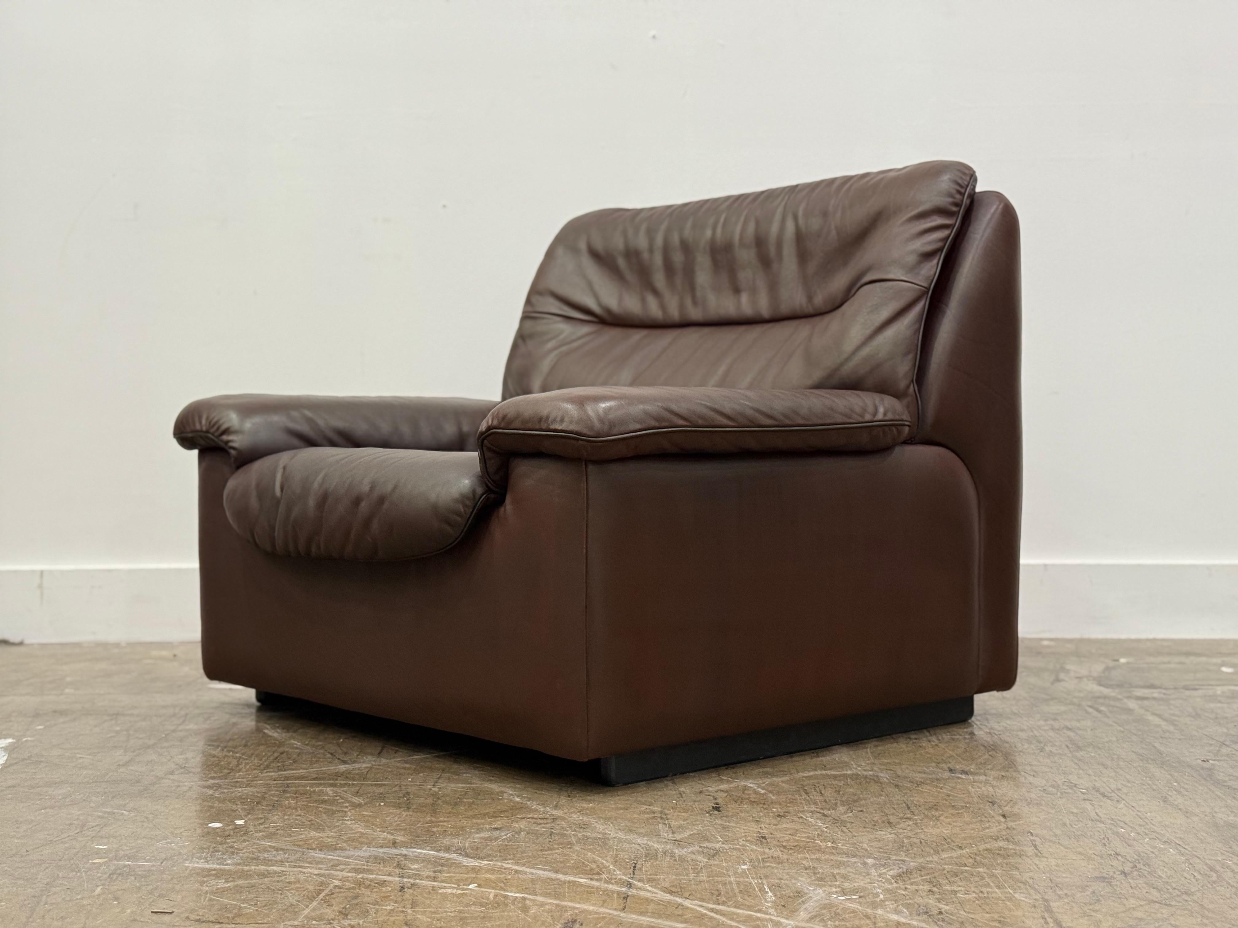De Sede Vintage Leather Lounge Chair - Ds63 - Chocolate Brown Patinated Leather For Sale 2