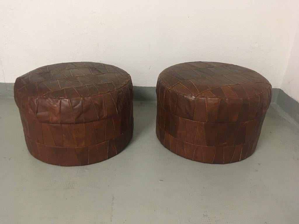 Pair of vintage brown patchwork leather poufs or ottoman by De Sede, Switzerland, circa 1970
Good condition, nice patina
Size: H 40 x D 40 cm.