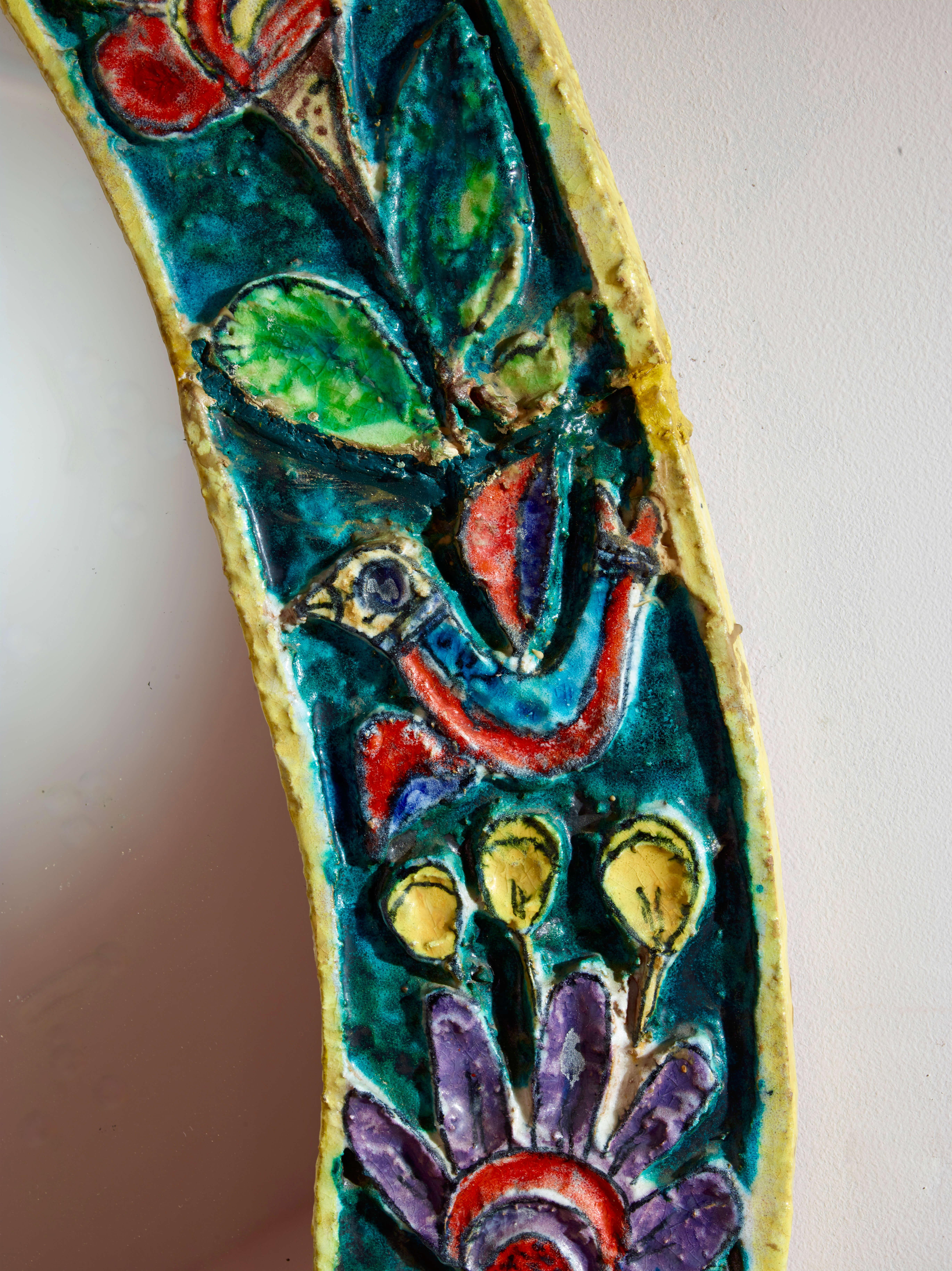Milieu du XXe siècle Miroir ovale De Simone avec cadre en céramique polychrome, Italie, années 1950 en vente