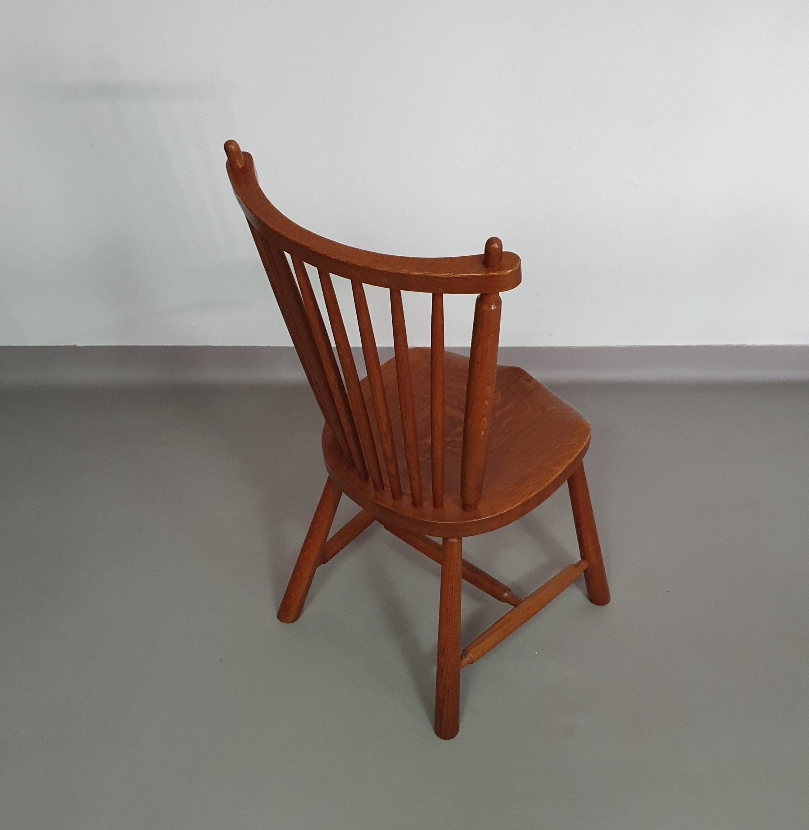 Mid-17th Century De Ster Gelderland Spindle Back dining chair 6 x in solid Oak.  For Sale