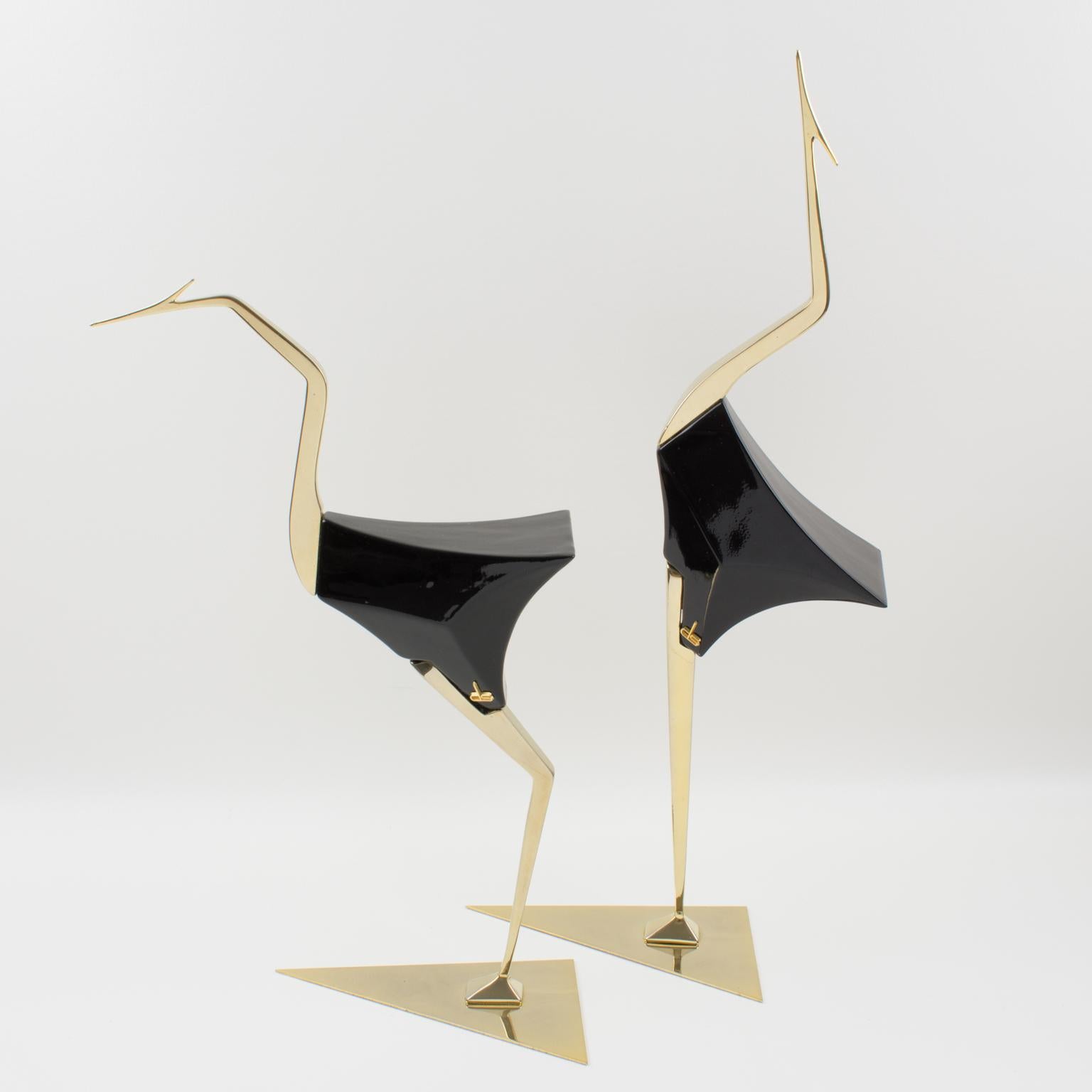 A stunning pair of large birds, egret or wader, designed by Italian company De Stijl in Firenze. Each bird is carefully hand-crafted with shiny gilded brass and glossy polished black lacquered carved wood. They have an unusual post-cubist design