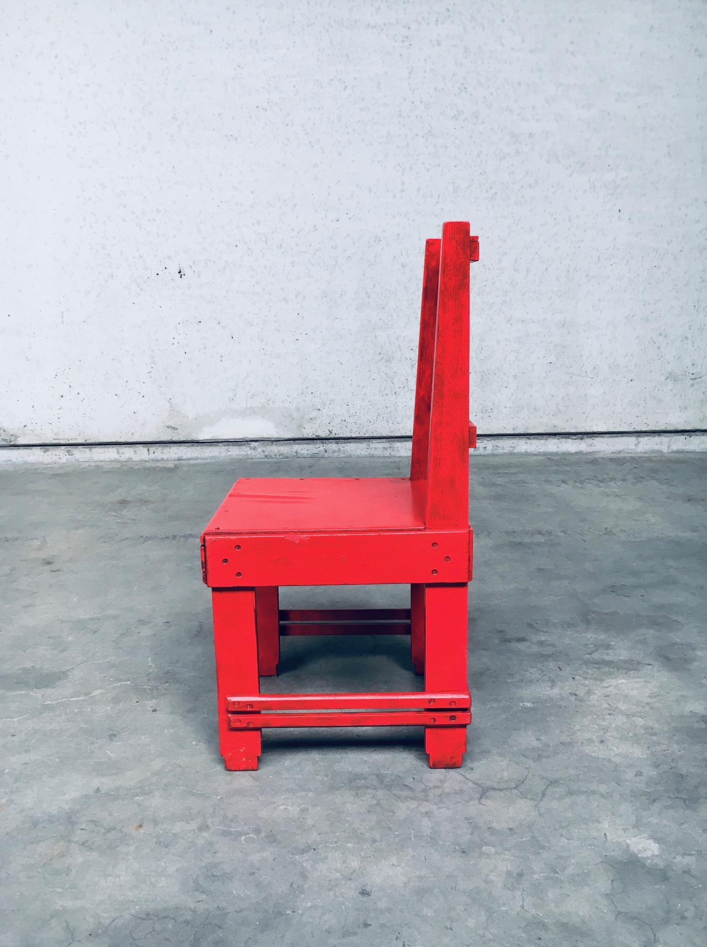 Roter Stuhl im De Stijl-Bewegungsdesign, Jan Wils zugeschrieben, Niederlande, 1920er Jahre (Frühes 20. Jahrhundert) im Angebot