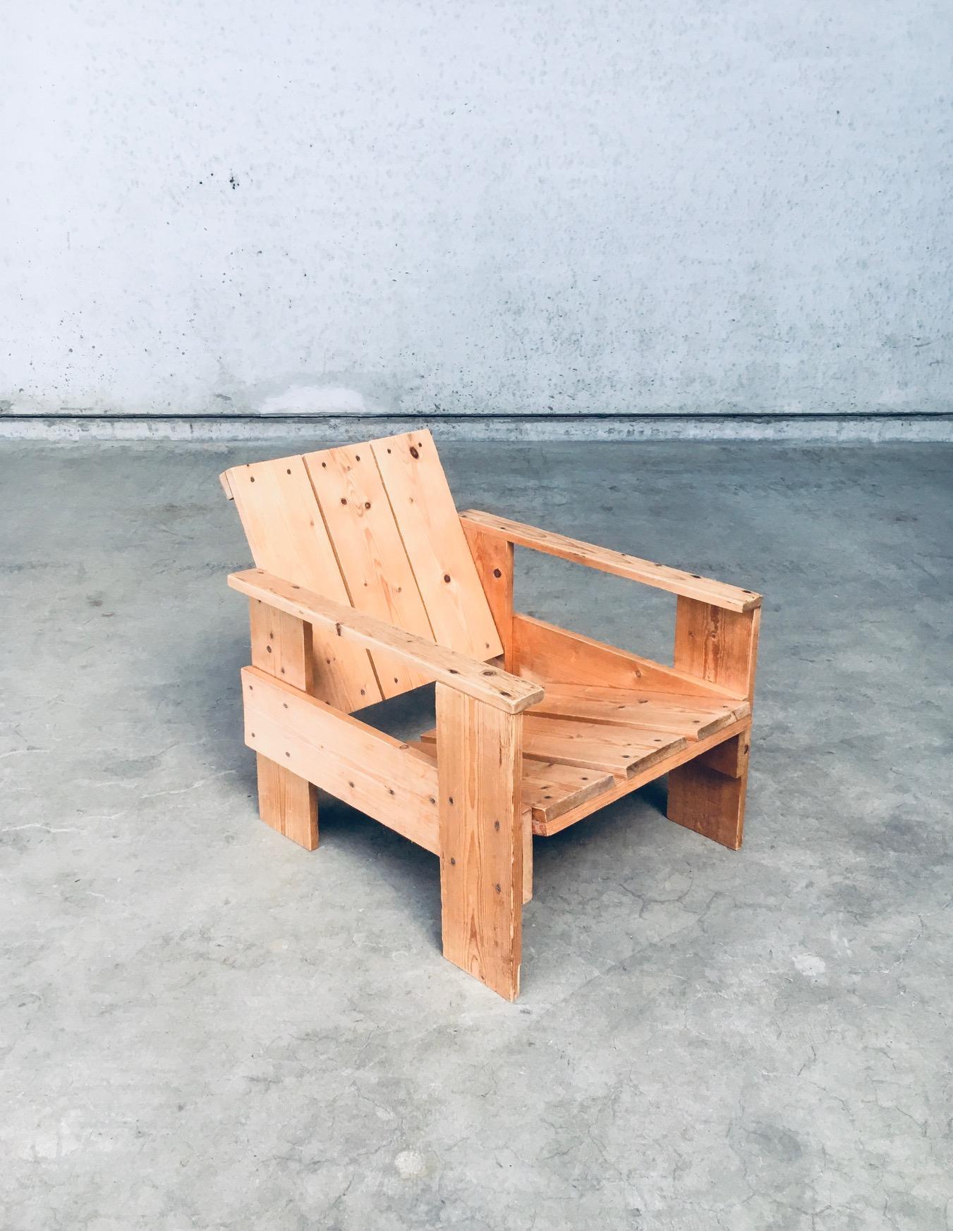 Vintage De Stijl Movement Dutch Design Pine Crate chair by Gerrit Rietveld. Made in the Netherlands, circa 1960. Solid Pine constructed lounge /arm chair. This chair is a testament to Rietveld's avant-garde approach to furniture design. As a