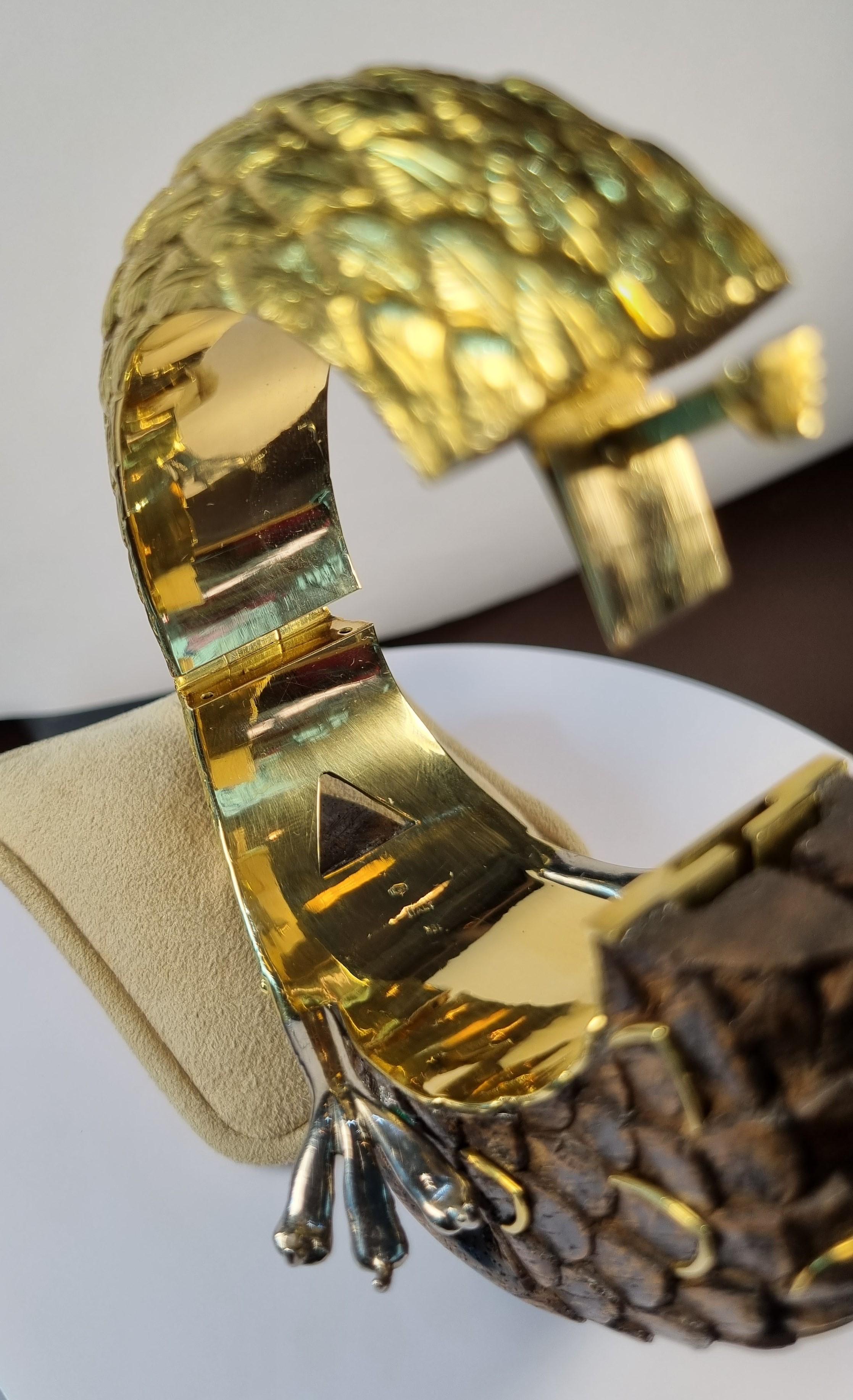 Art De Vecchi Milano Armspange mit geschnitztem Holz, Emaille und 18 Karat Gold Adler im Angebot 1