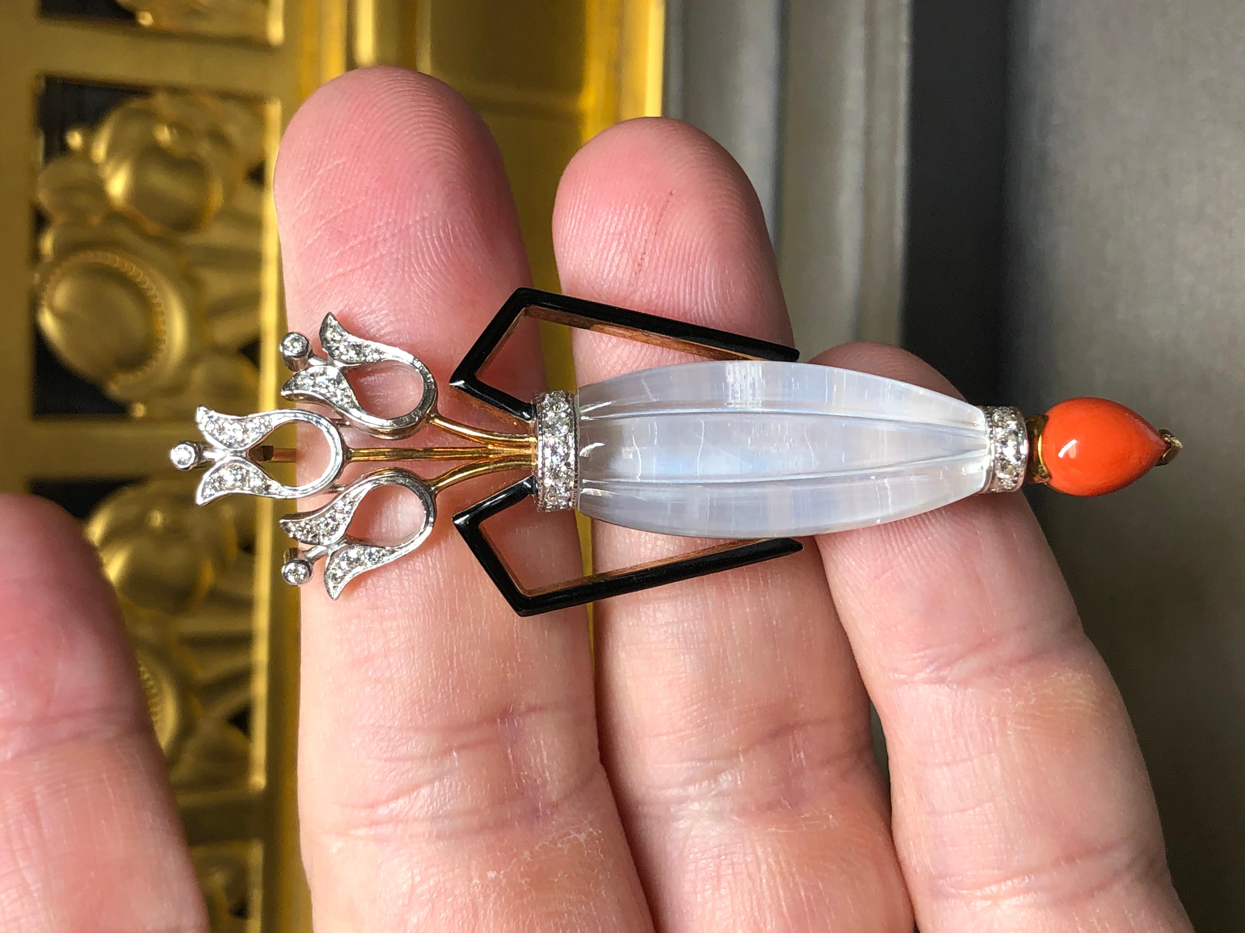 DE VECCHI Vintage 18K Diamond Carved Crystal Coral Tulip Flower Vase Brooch For Sale 2