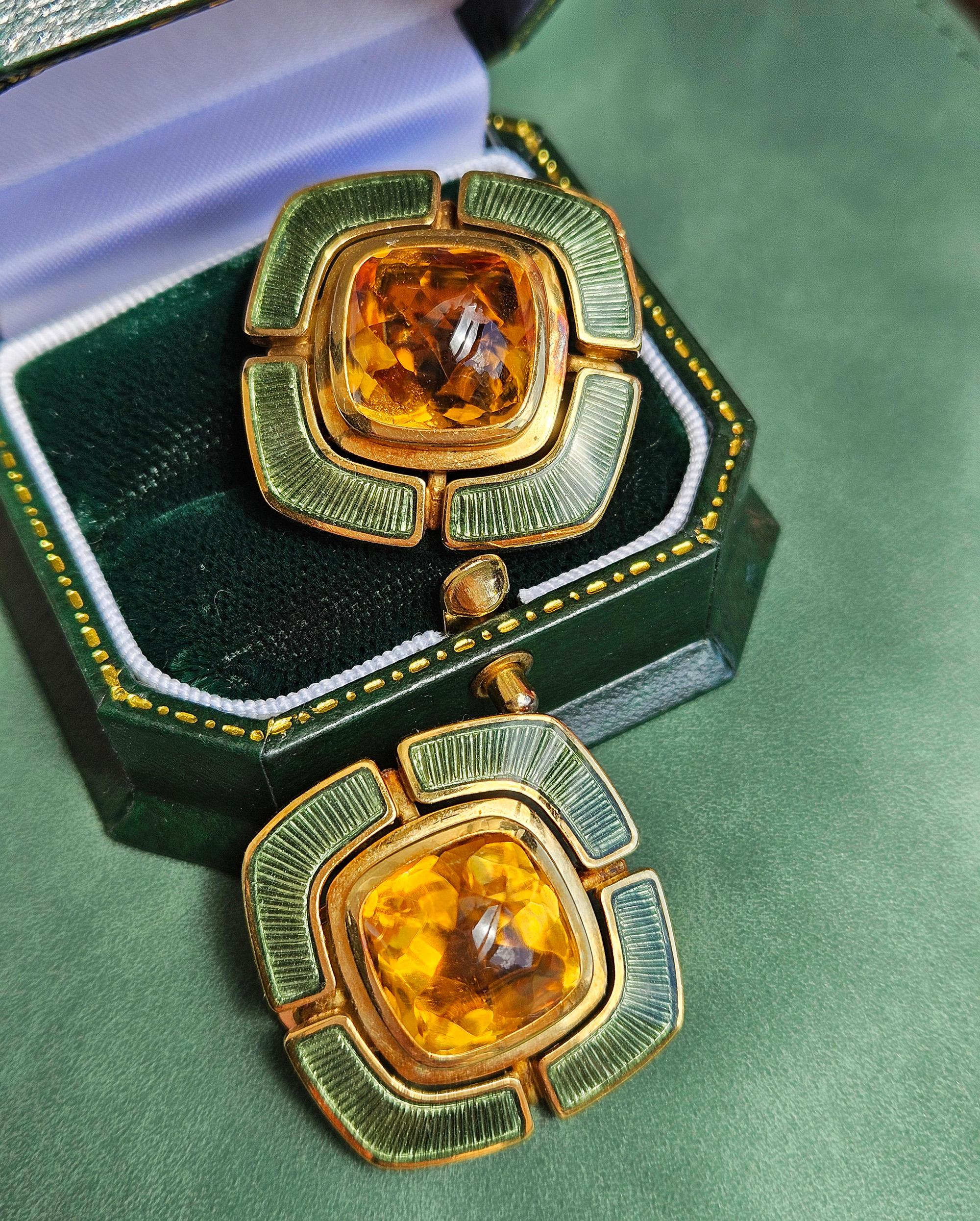 DE VROOMEN Un paio di orecchini in oro 18 carati con smalto Greene & Greene Guilloché in vendita 5
