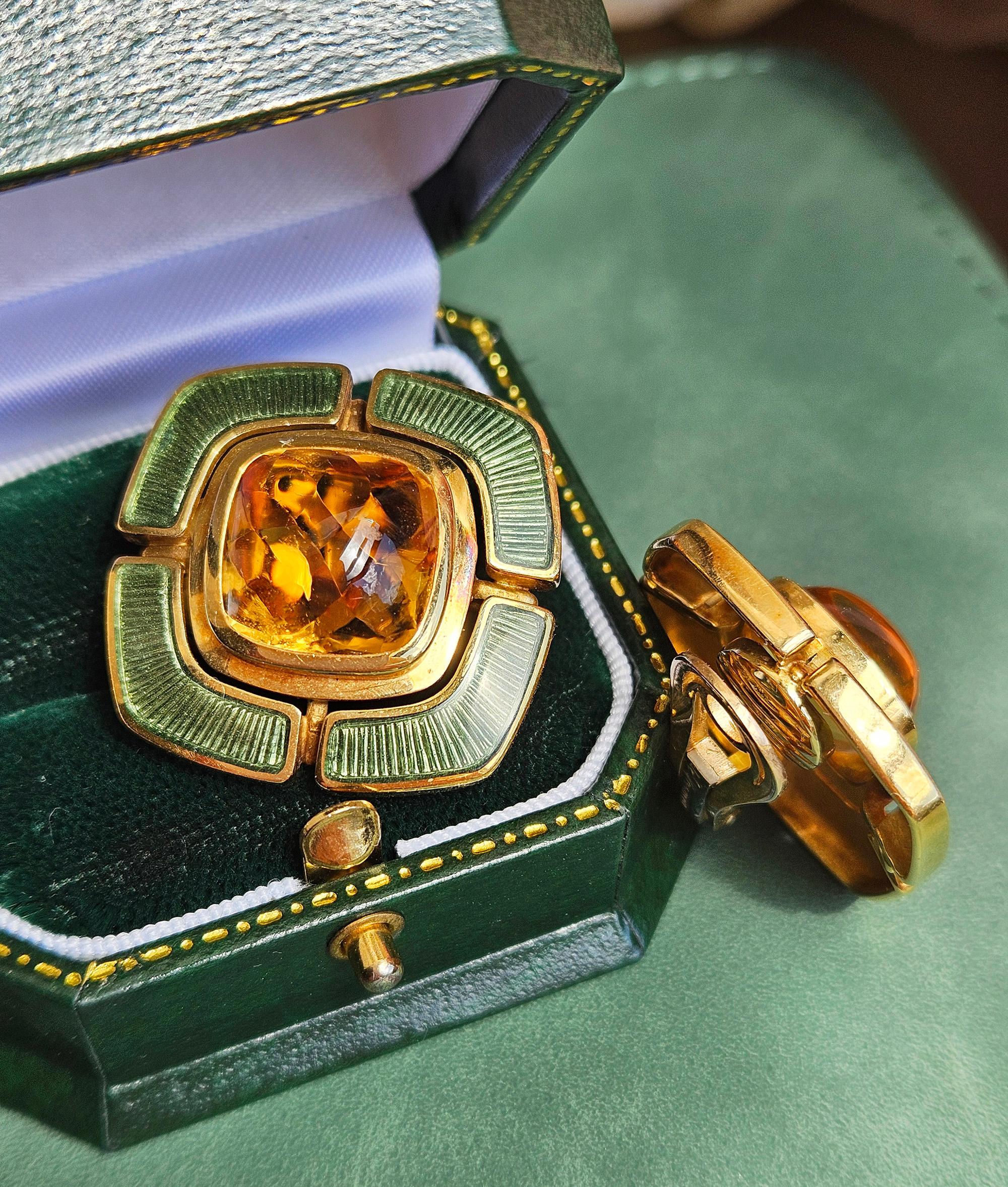 DE VROOMEN Un paio di orecchini in oro 18 carati con smalto Greene & Greene Guilloché in vendita 6