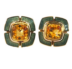 DE VROOMEN Un paio di orecchini in oro 18 carati con smalto Greene & Greene Guilloché