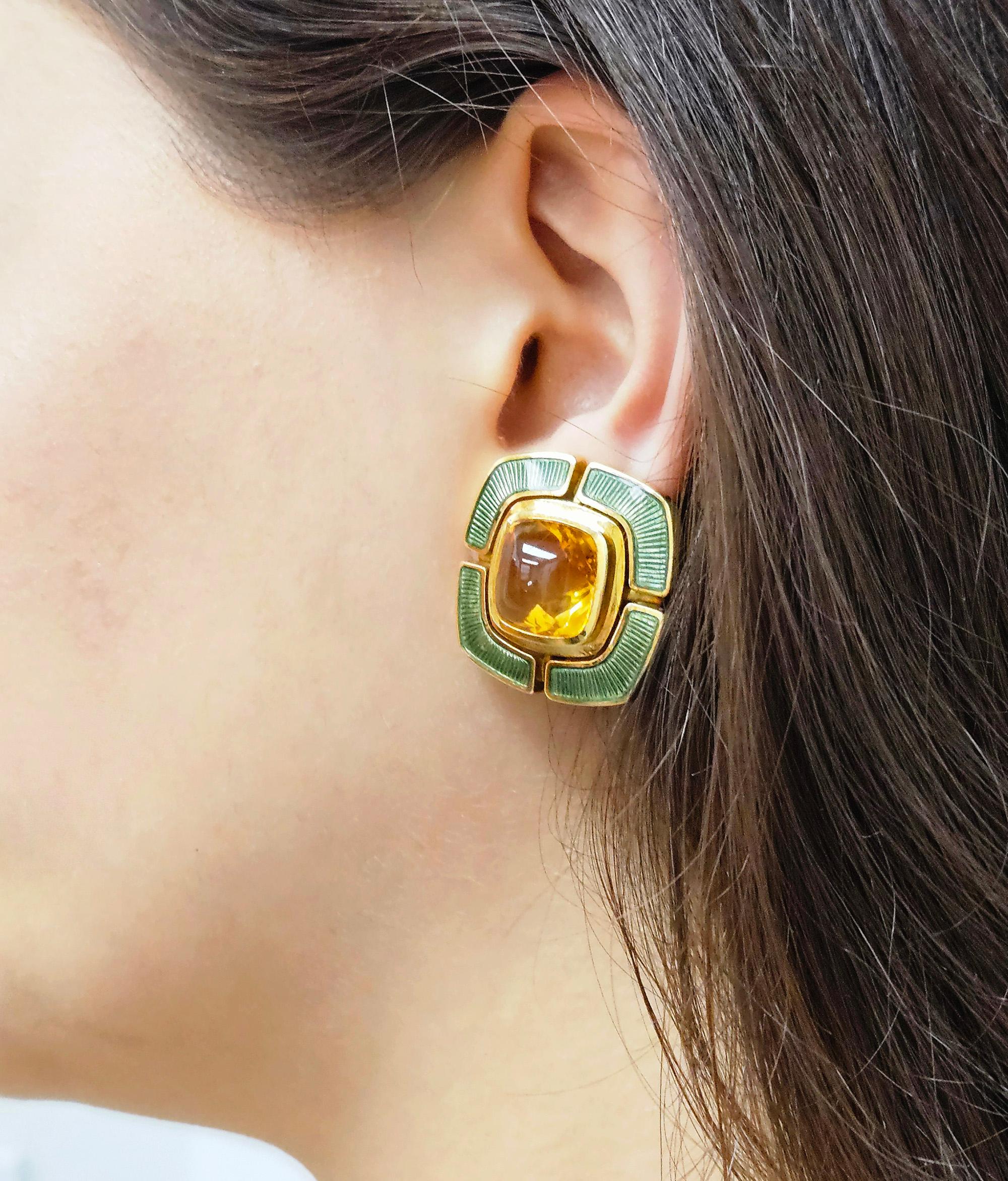 Donna DE VROOMEN Un paio di orecchini in oro 18 carati con smalto Greene & Greene Guilloché in vendita