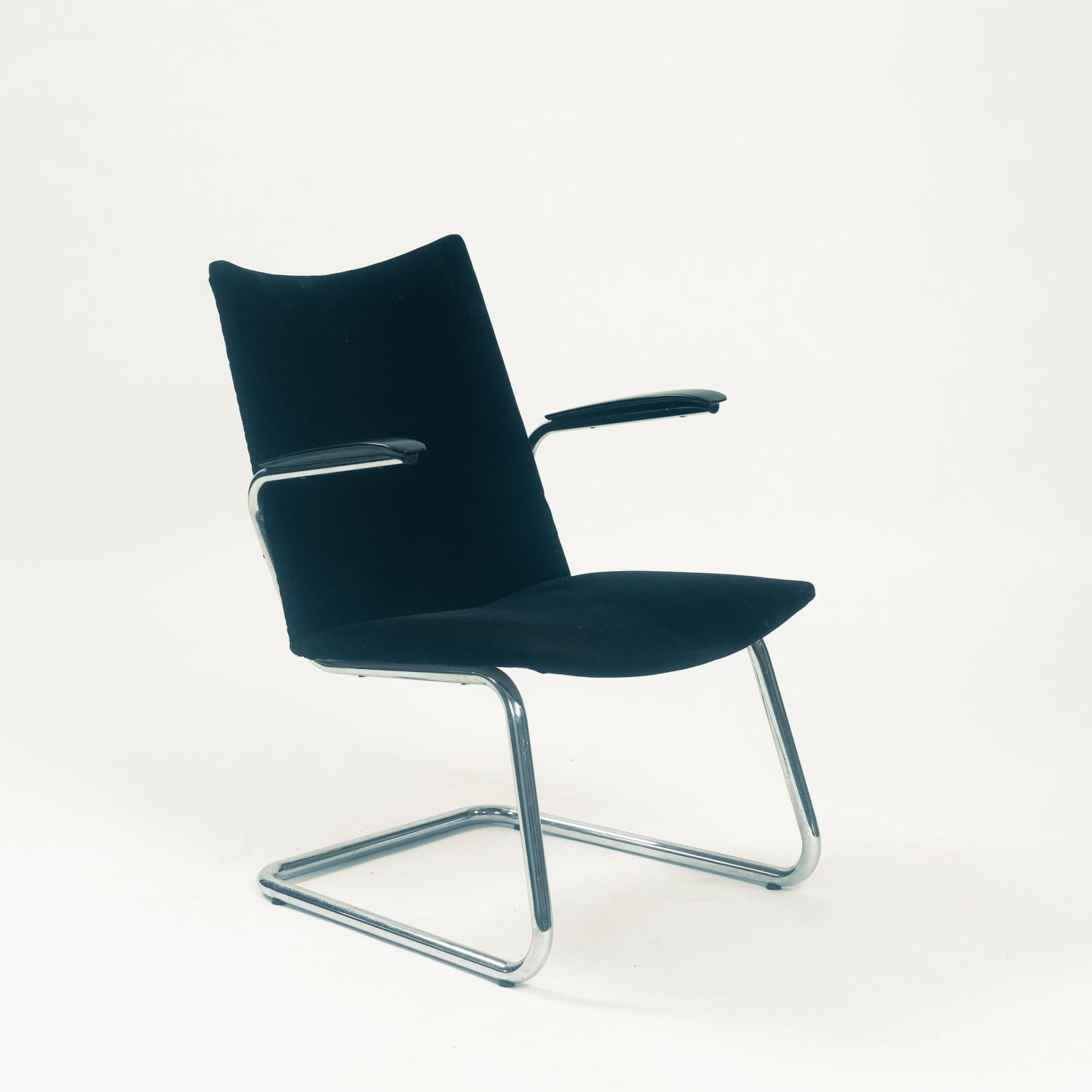 Industrial De Wit 4014 tubular steel Dutch lounge chair, The Netherlands 1950s For Sale
