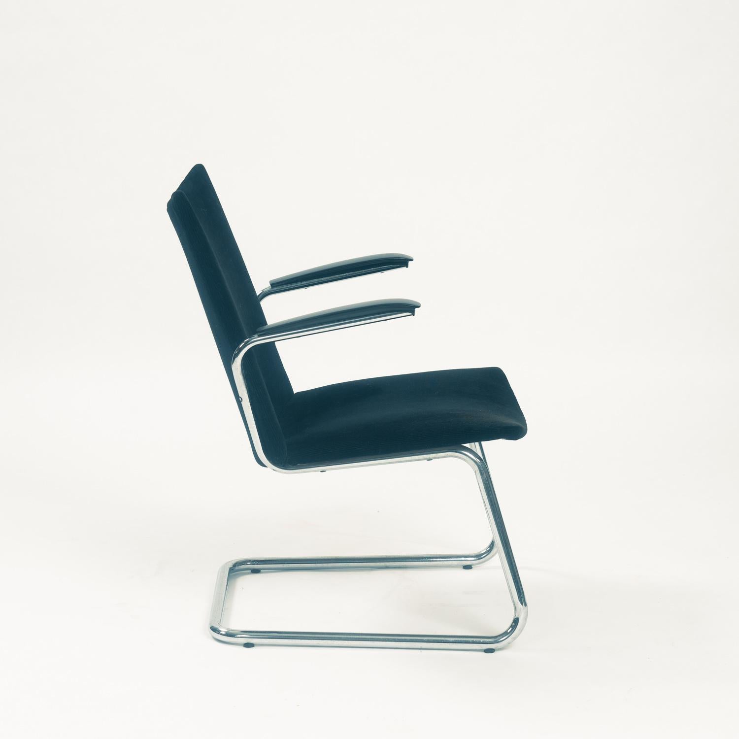 De Wit 4014 tubular steel Dutch lounge chair, The Netherlands 1950s In Good Condition For Sale In Zevenaar, NL