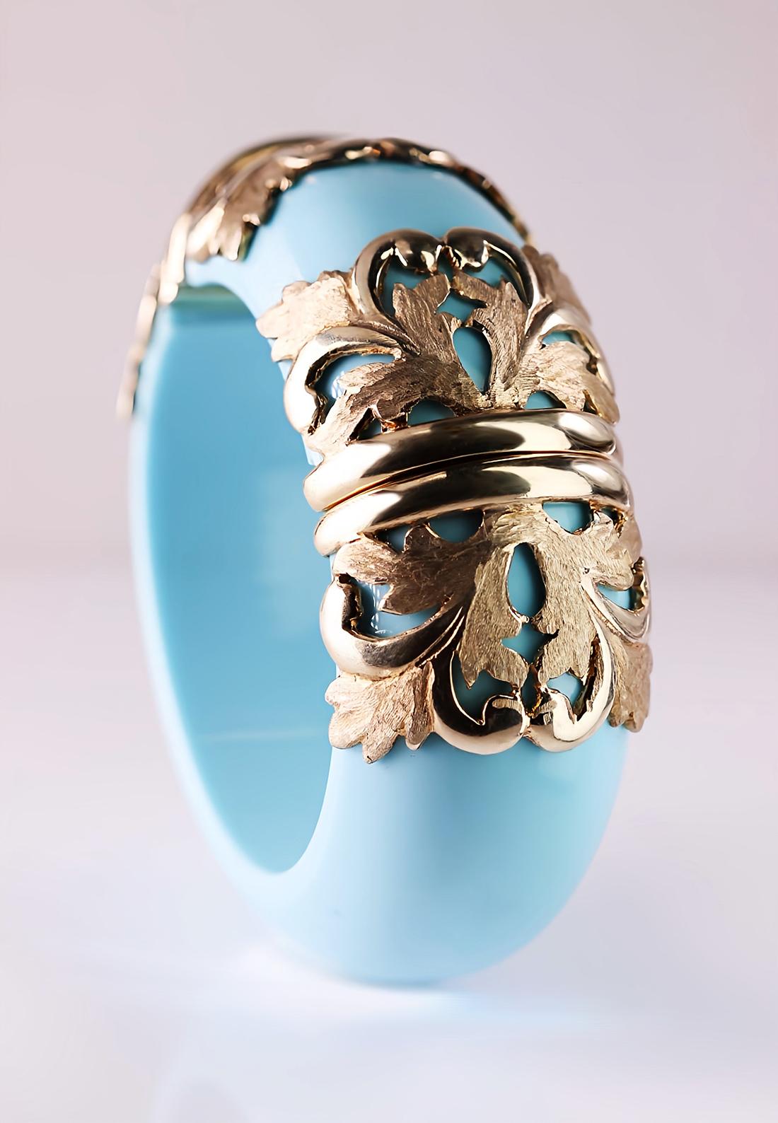 Contemporary “Dea Collection”: Handcrafted Plexiglass Bracelet with Gold Plated Silver Leaves For Sale