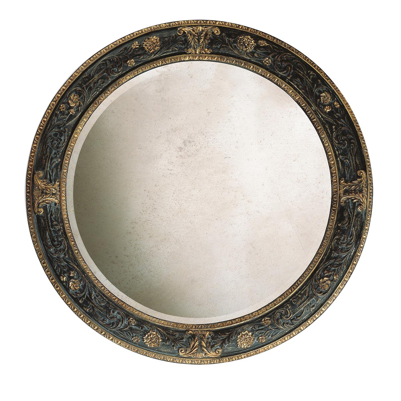 Impregnato di un fascino drammatico e di un carattere sorprendentemente opulento, questo specchio rotondo aggiungerà un accento unico e iconico sia negli arredi contemporanei che in quelli tradizionali, sia che venga appeso alla parete sia che venga