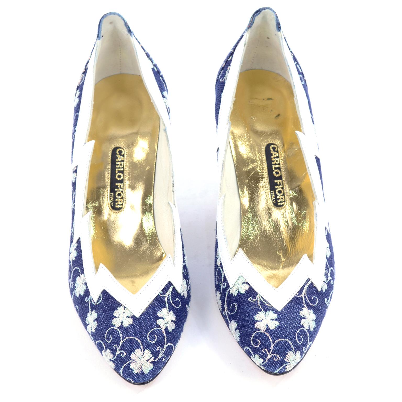 These are deadstock, unworn Carlo Fiori Italy denim blue and white embroidered heels. The shoes have zigzag edged white leather uppers and the denim blue fabric is stitched with white iridescent flourishes and four leaf clovers!  Made in Spain with