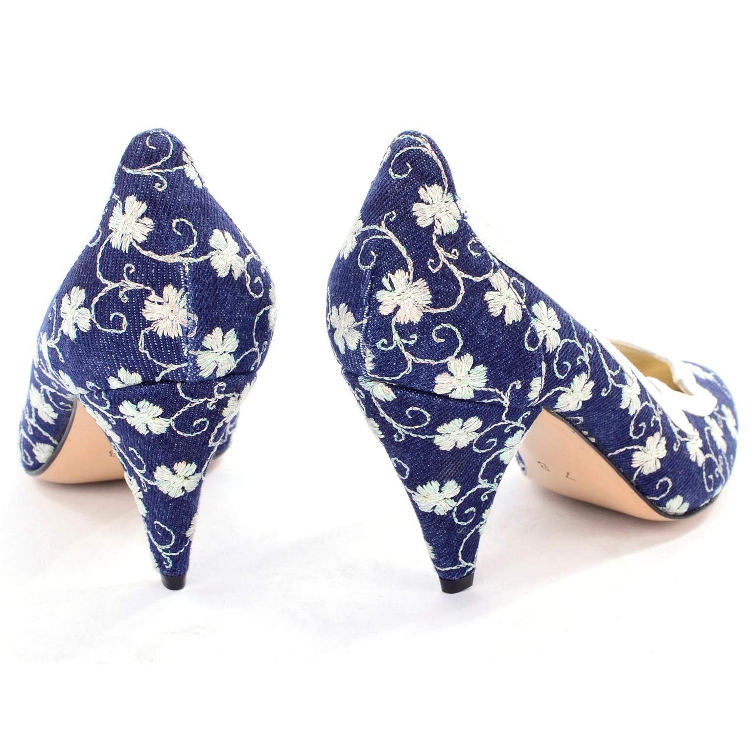 Beige Carlo Fiori - Chaussures brodées bleu marine et blanc, en stock, non portées, taille 7B