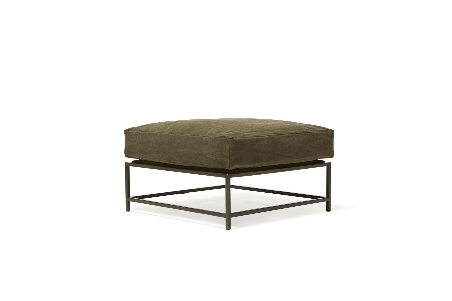 Designed to pair with any of the inheritance seating options, the ottoman is a great addition to add a lounge element to your seating arrangement. 

This large variation measures 30