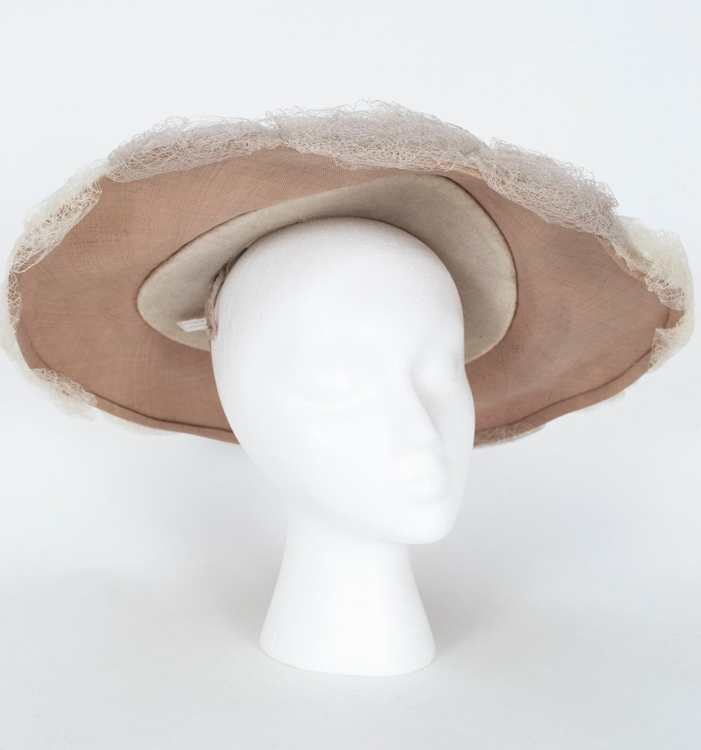 Deadstock Otto Lucas Oversized Taupe Net Mushroom Saucer Hat – One Size, 1955 In Good Condition In Tucson, AZ