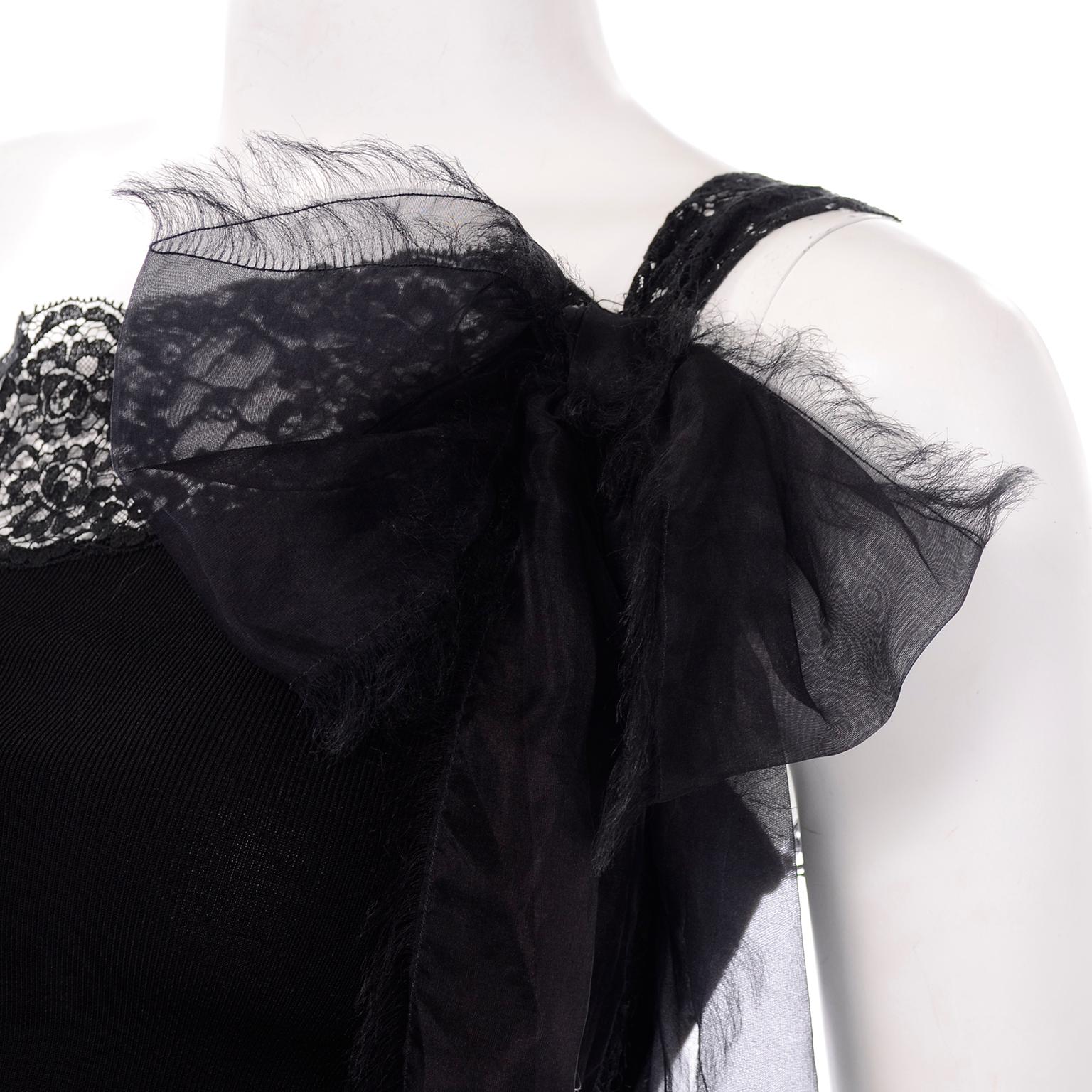 Top asymétrique Valentino en tricot noir et dentelle avec ceinture et étiquettes d'origine, en rupture de stock Pour femmes en vente