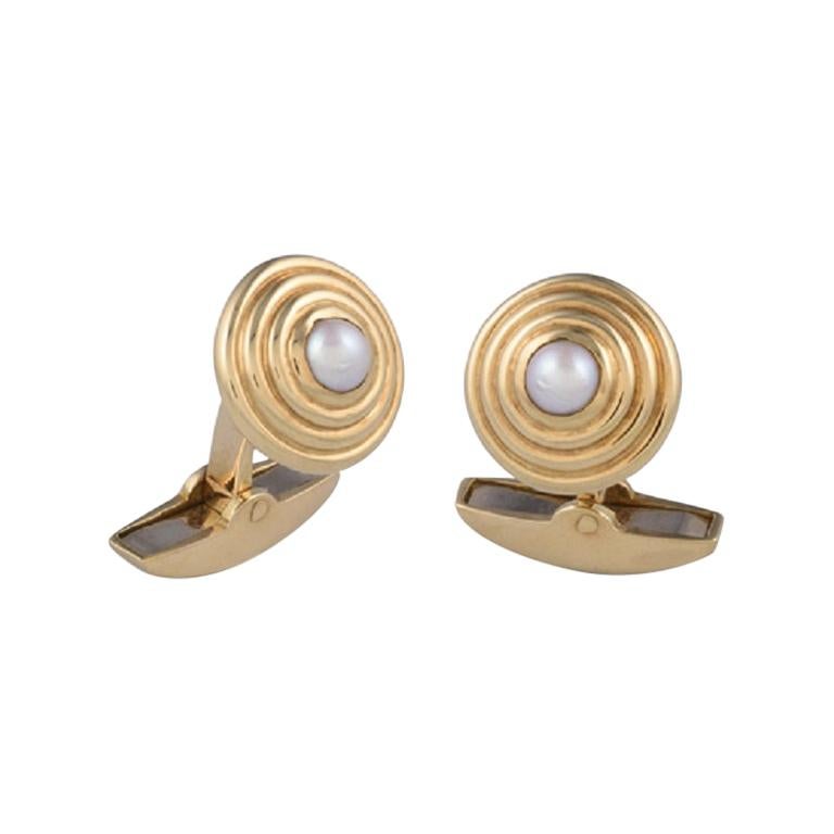 Deakin & Francis 18 Karat Gold Round Cufflinks with Fresh Water Pearl Centre For Sale