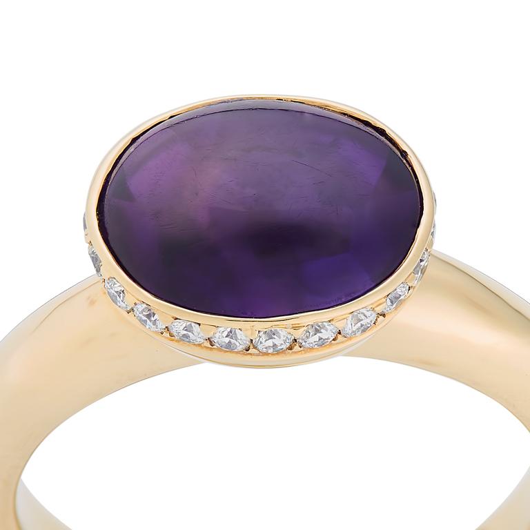 Contemporary Deakin & Francis 18 Karat Yellow Gold Amethyst Ring with Diamond Border For Sale