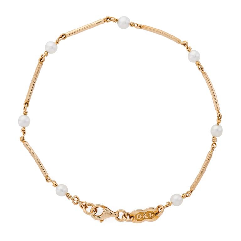 DEAKIN & FRANCIS, Piccadilly Arcade, London

Stylish, simple and sophisticated. This stunning 18ct yellow gold and cultured pearl bracelet adds a classic touch to any outfit. Comprising of 7 cultured pearls this bracelet is a perfect way to