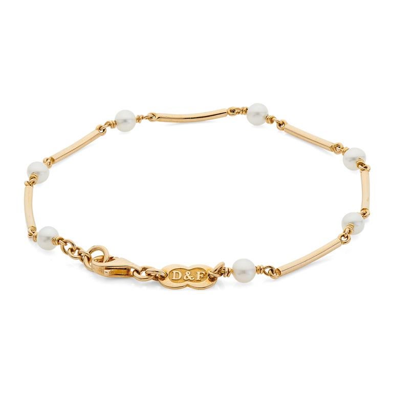 Contemporary Deakin & Francis 18 Karat Yellow Gold Cultured Pearl Bracelet