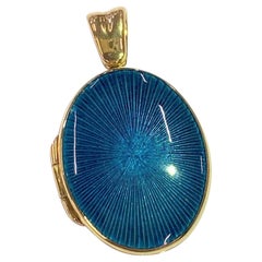 Vintage Deakin & Francis 18 Karat Yellow Gold Oval Turquoise Enamel Locket