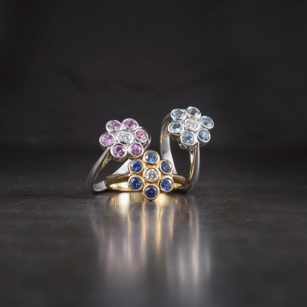 Contemporary Deakin & Francis 18 Karat Yellow Gold Sapphire and Diamond Cluster Ring For Sale