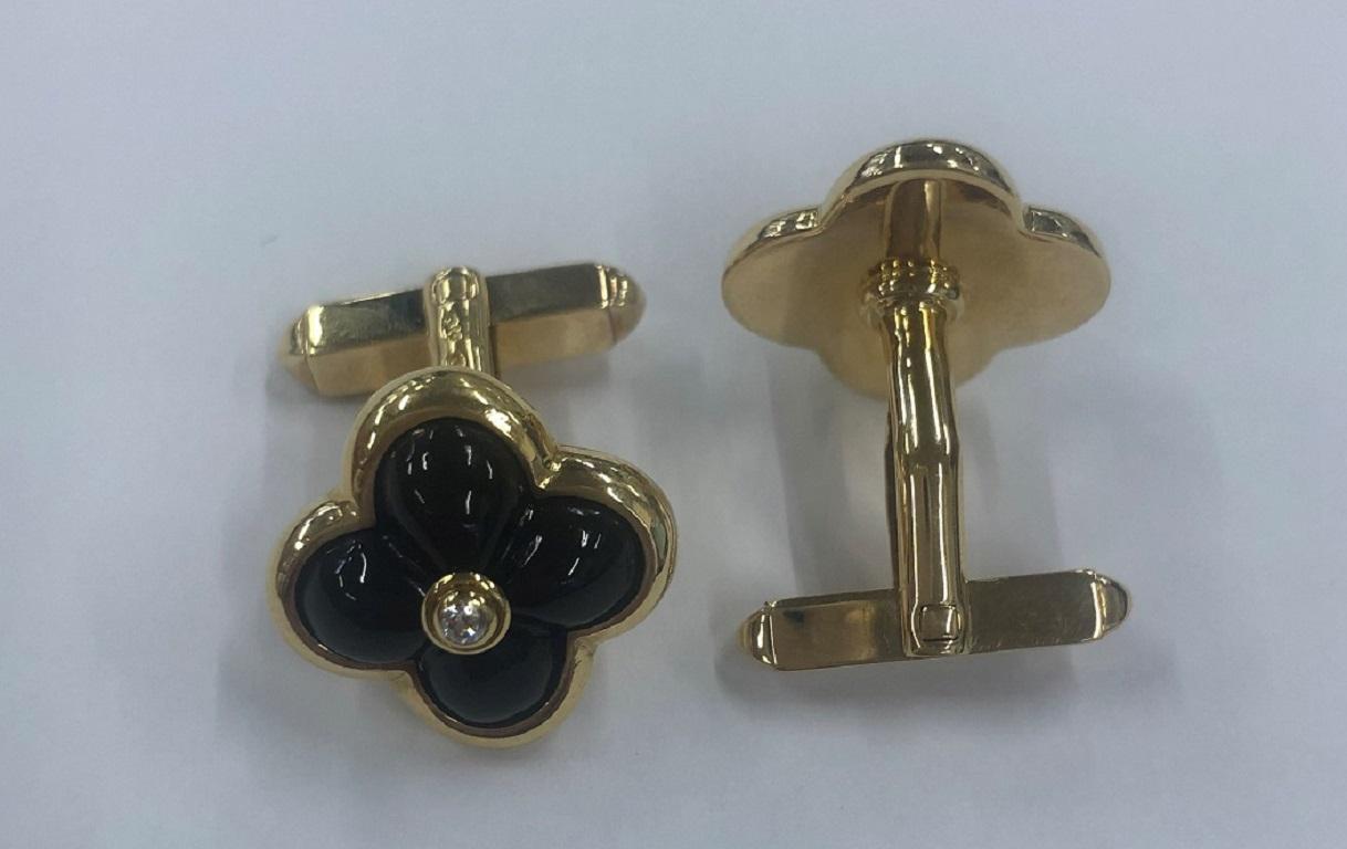 Deakin & Francis 18 Karat Gold Sugarloaf Onyx and Diamond Centre Cufflinks In New Condition For Sale In Birmingham, West Midlands