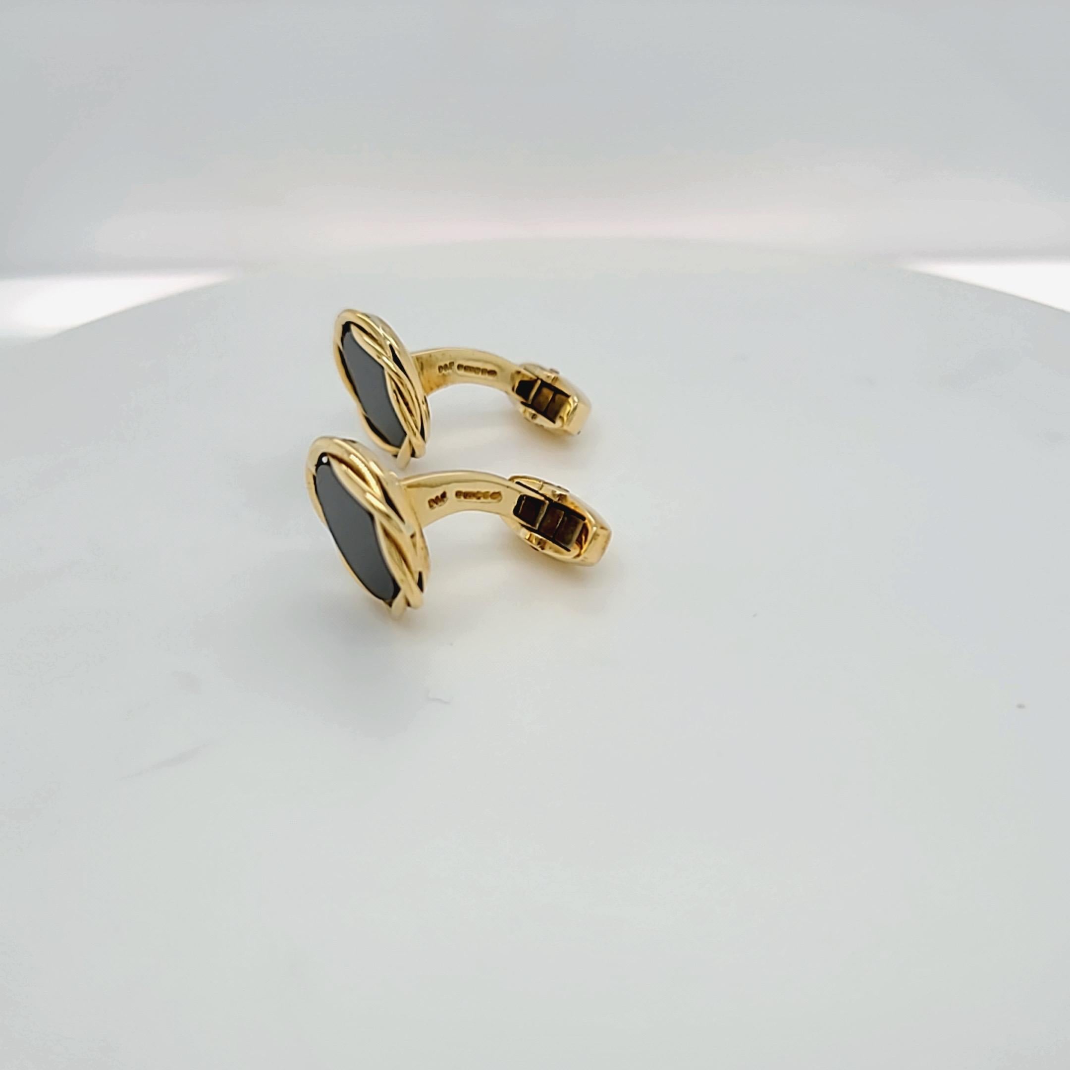 Deakin & Francis 18KT Yellow Gold Onyx Cuff Links with Twist Bezel In New Condition For Sale In New York, NY