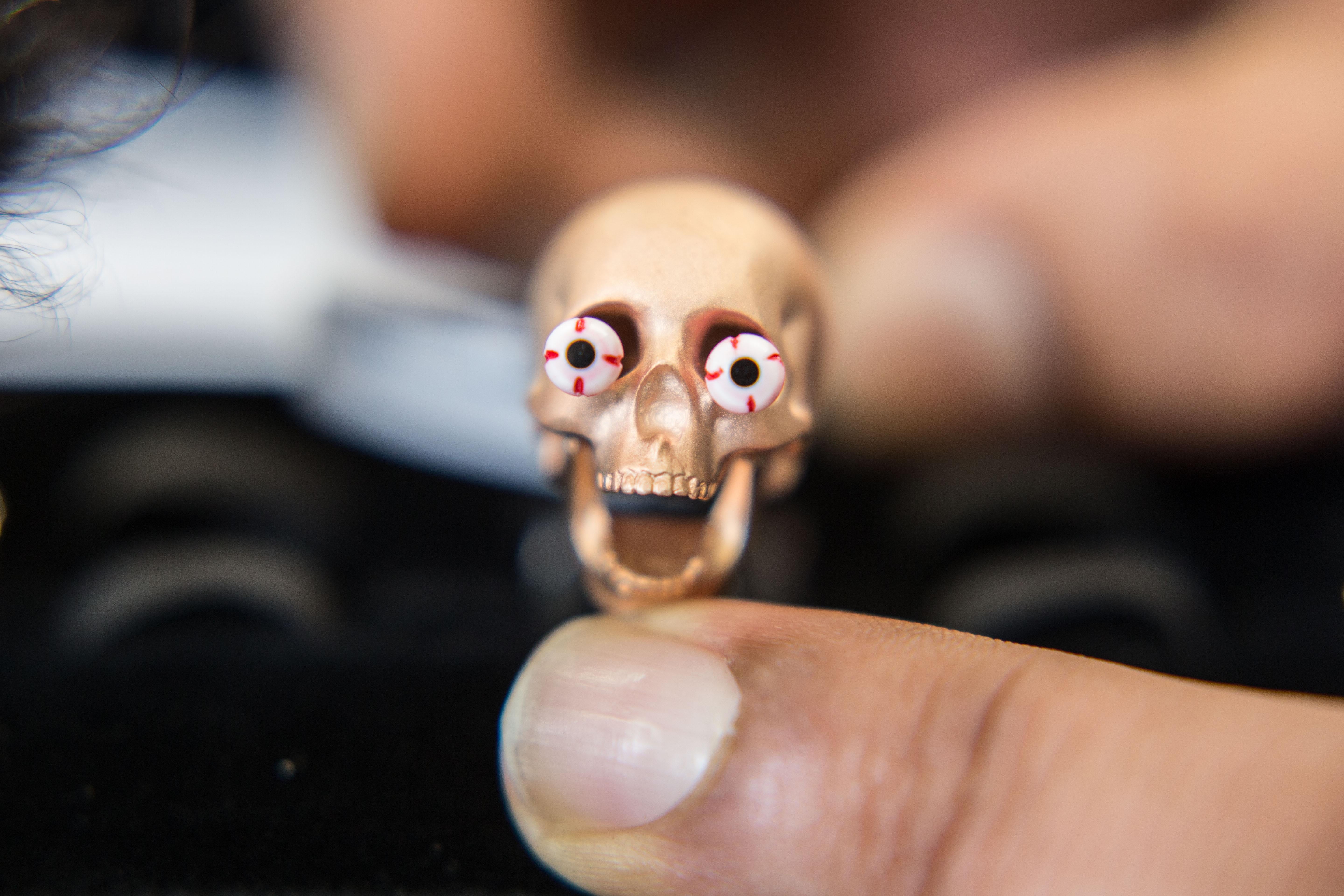 Contemporain Deakin & Francis Eye Popping Skull Boutons de manchette en finition or rose en vente