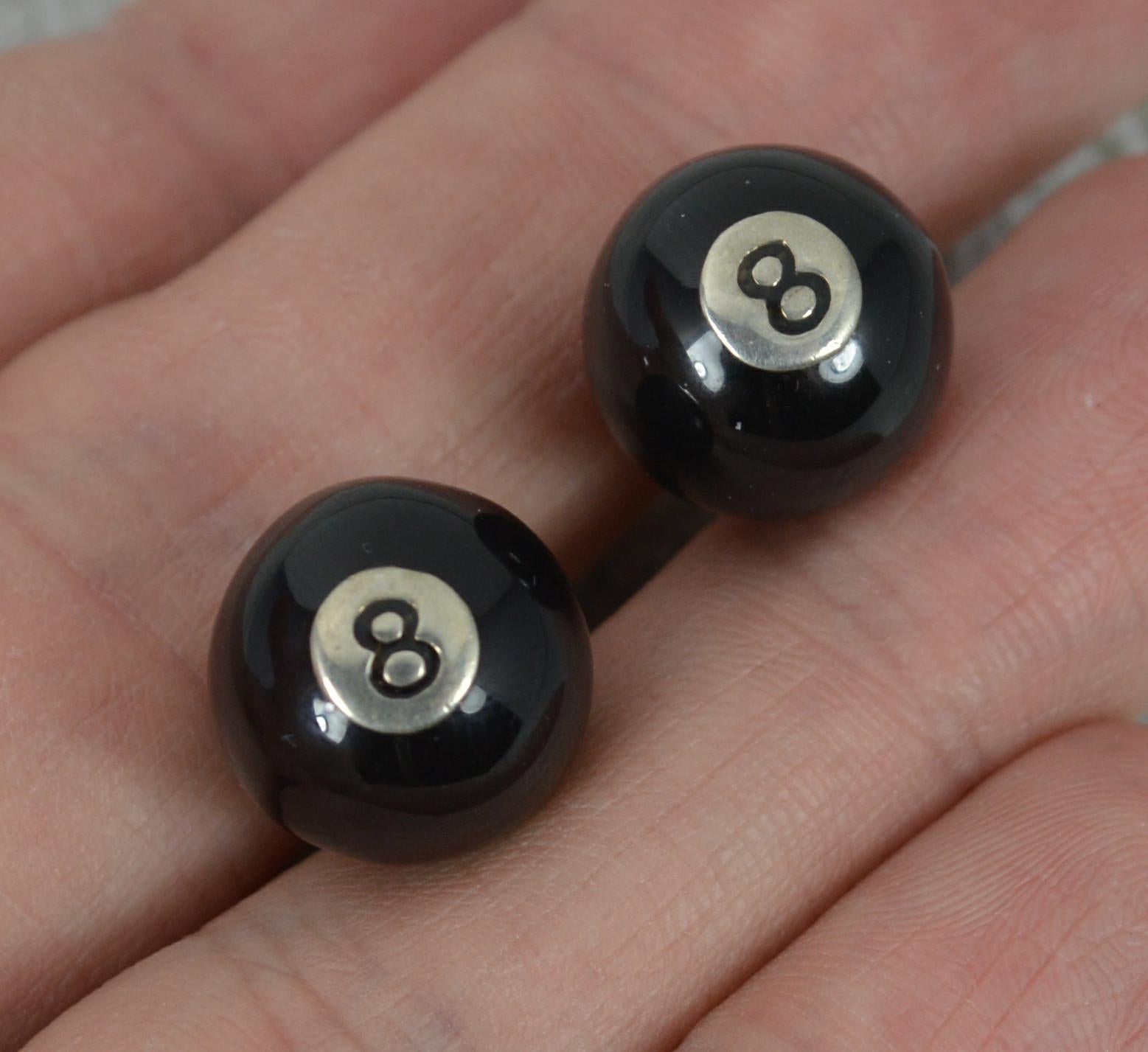 A contemporary pair of designer cufflinks.
Sterling silver and black enamel.
8 ball pool design.
By Deakin and Francis.

Hallmarks ; Deakin Francis, full English hallmarks
Weight ; 17.6 grams
Size ; 12mm diameter ball
Condition ; Very good. Crisp
