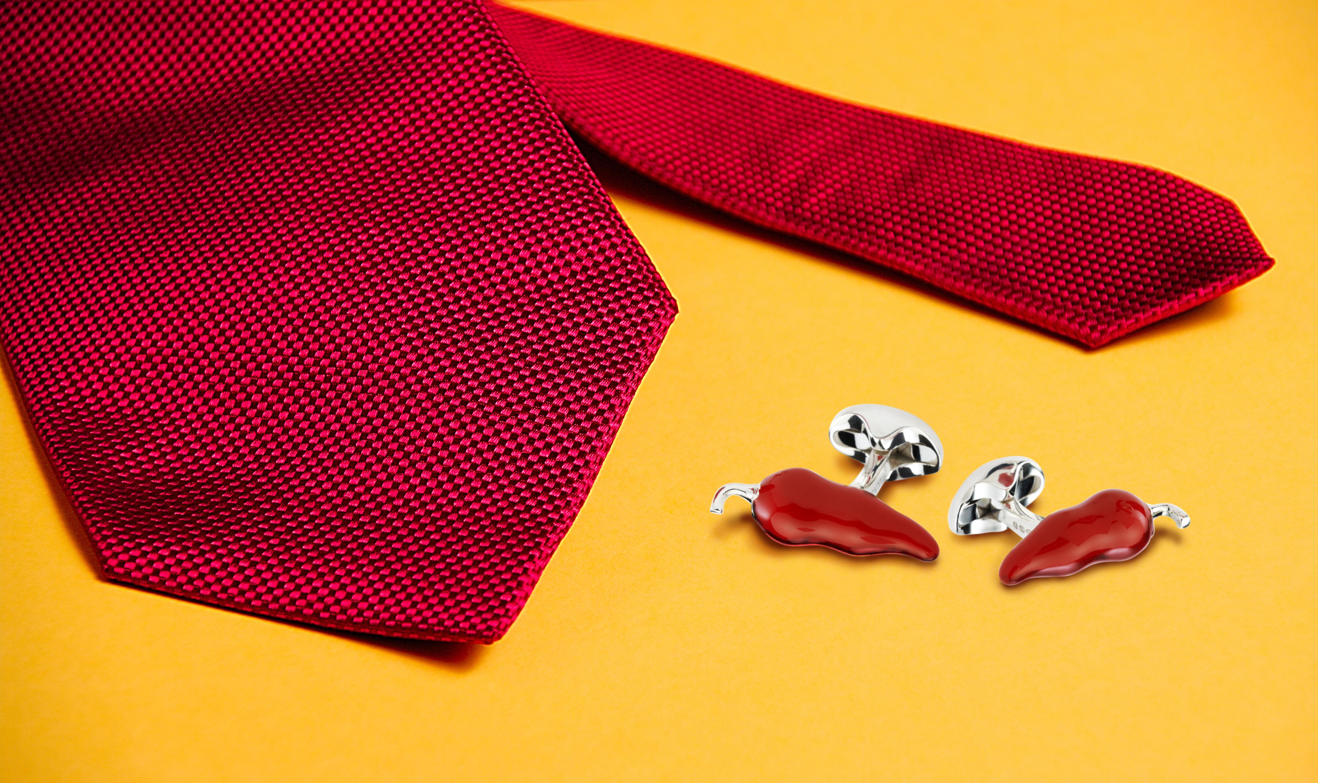 DEAKIN & FRANCIS, Piccadilly Arcade, London

Handle them with care. These hot chilli cufflinks are sure to spice up your cuffs! The perfect gift for foodies and chefs, or a delicious treat for your own collection.

Made from sterling silver and