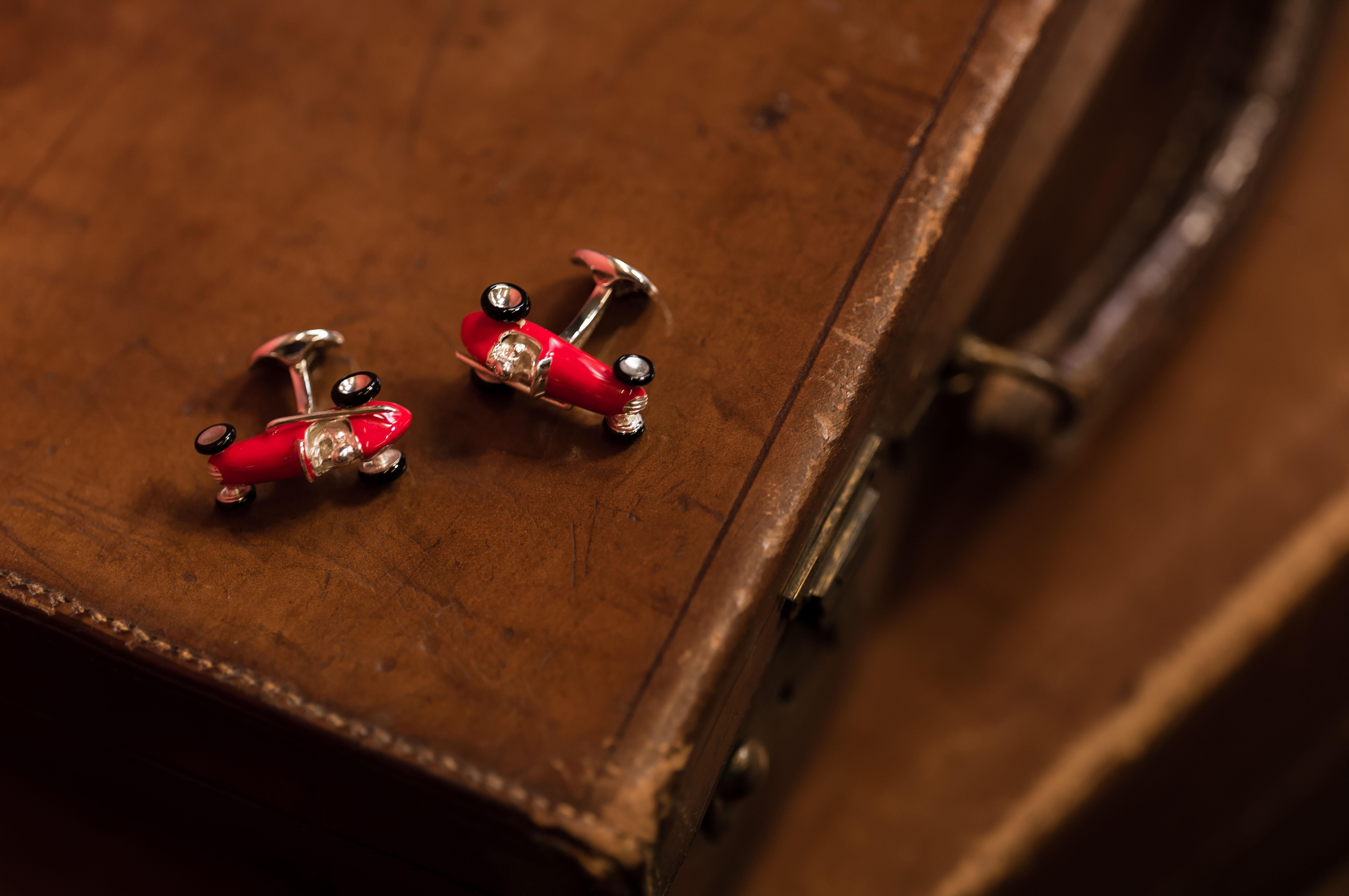 DEAKIN & FRANCIS, PICCADILLY ARCADE, LONDON.

Drive your style to victory!
As featured in The Sunday Times Style guide, these top selling racing car cufflinks are modelled on the vintage cars seen tearing around the track in the 1950! These
